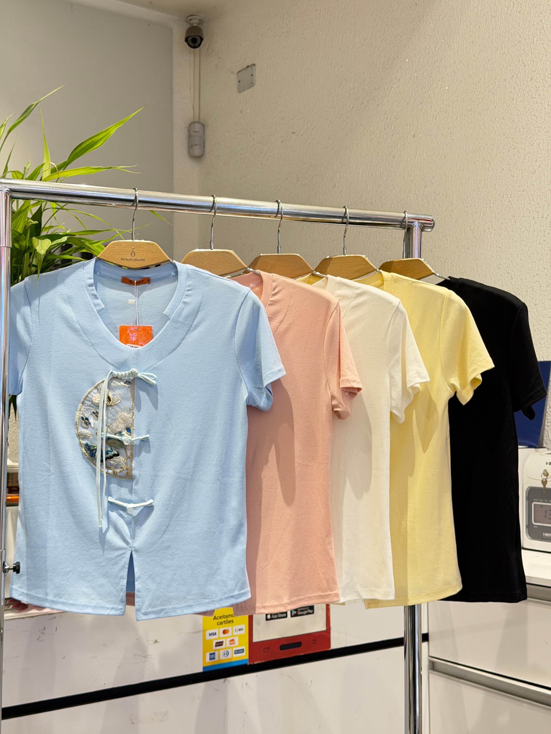 Blusa estilo chinês novo nós e fenda na barra
