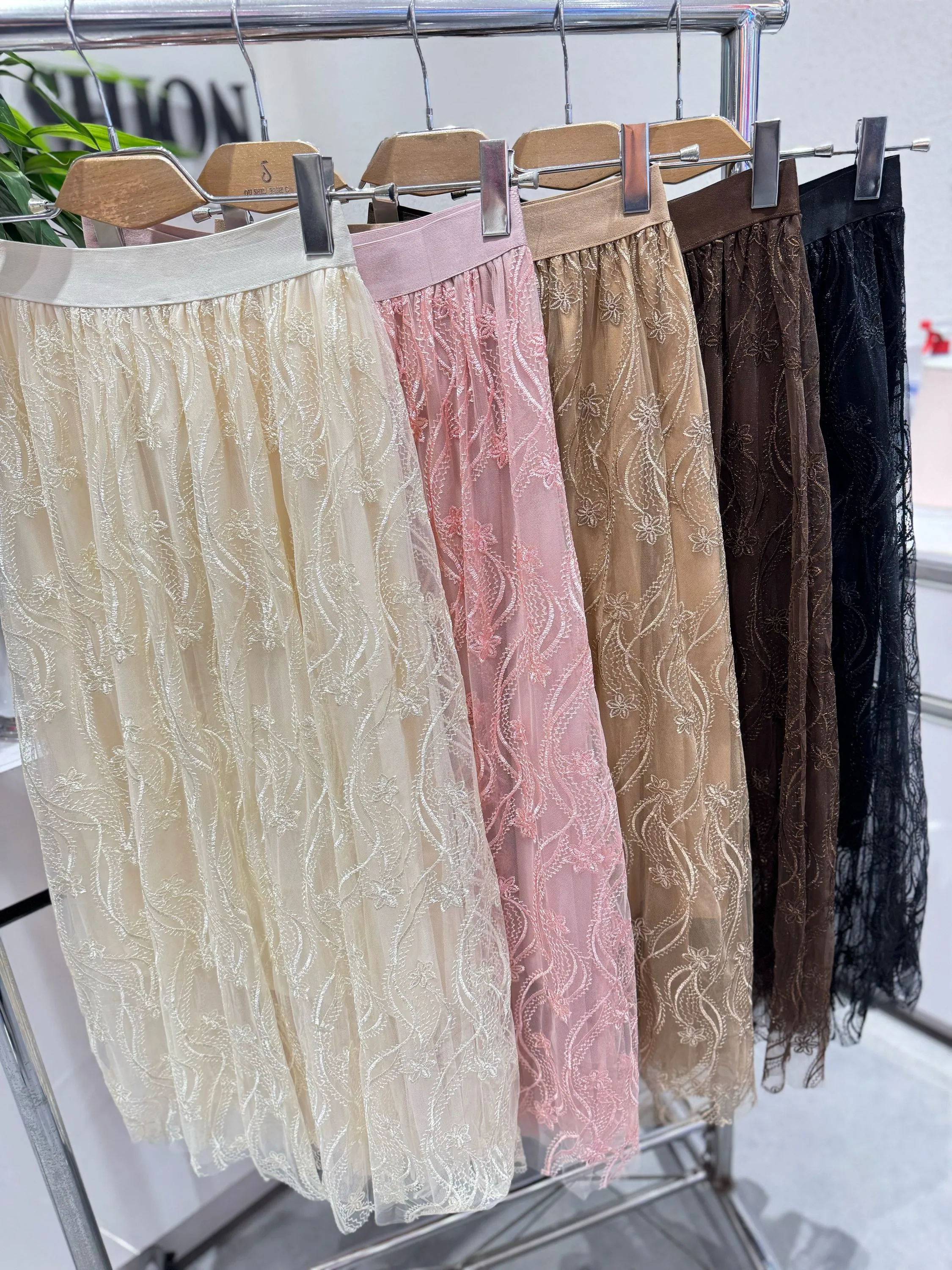 Lançamento de saia renda jacquard