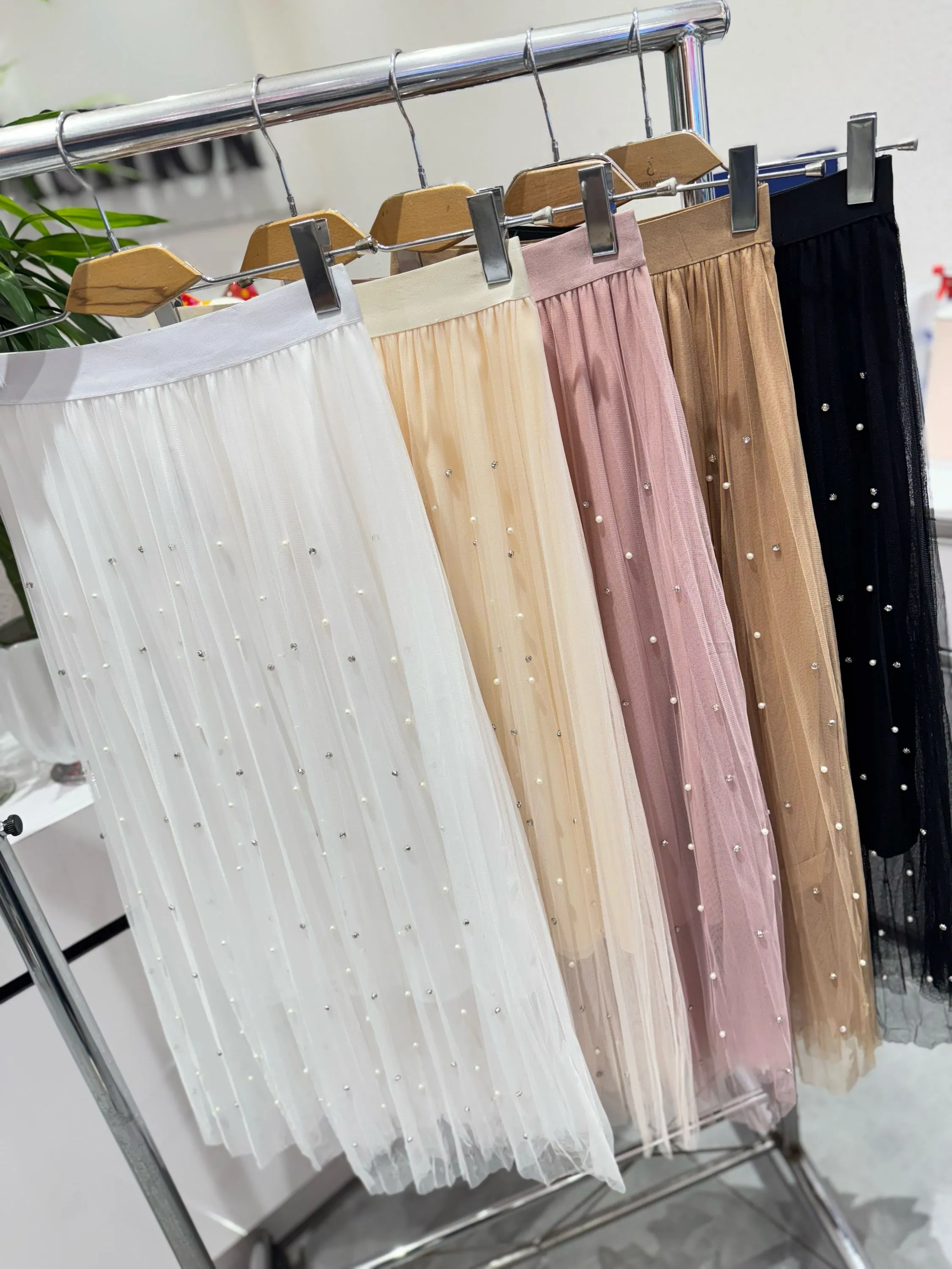 Lançamento de saia tule com pérola