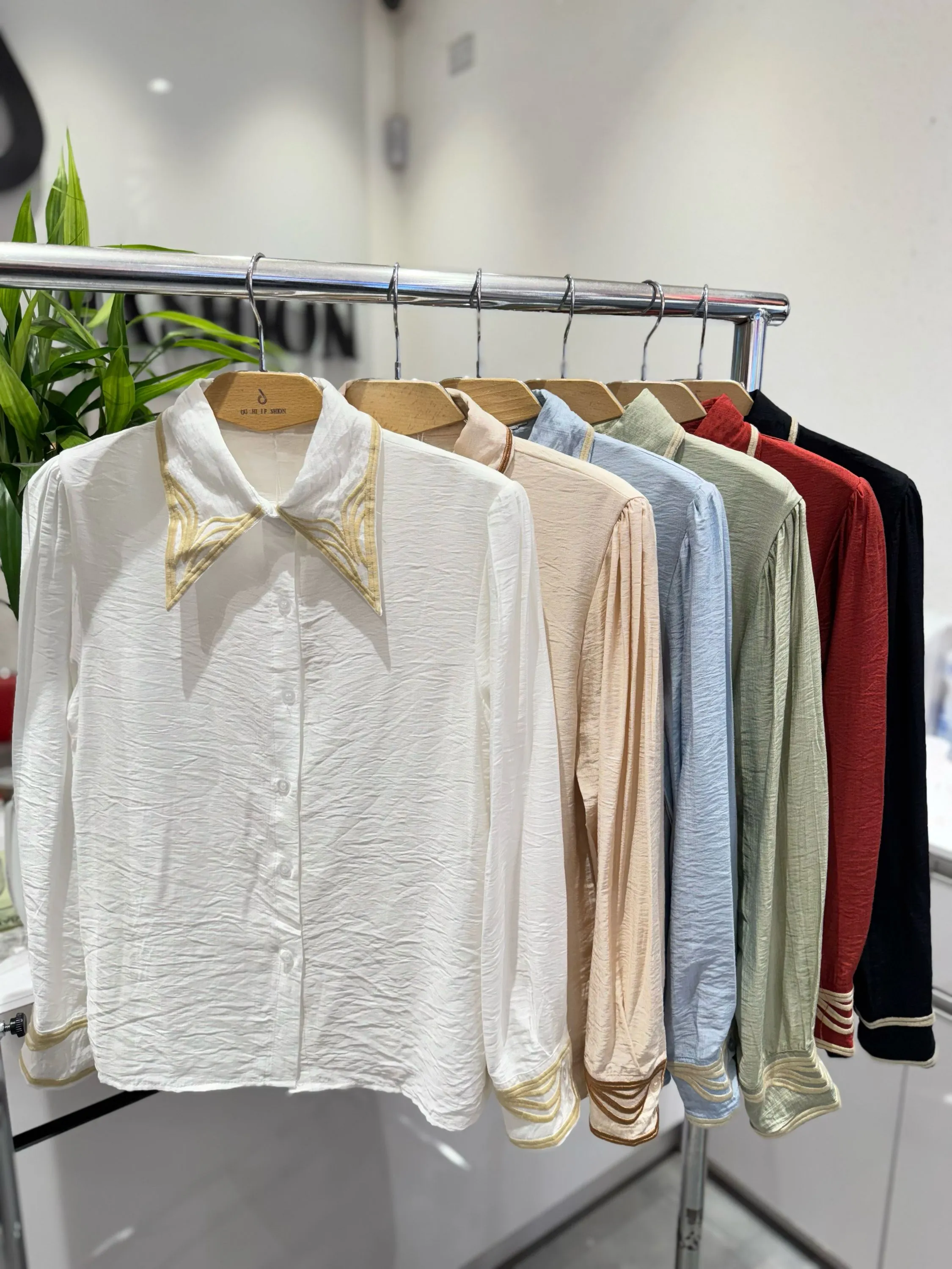 Nov de camisas com bodado