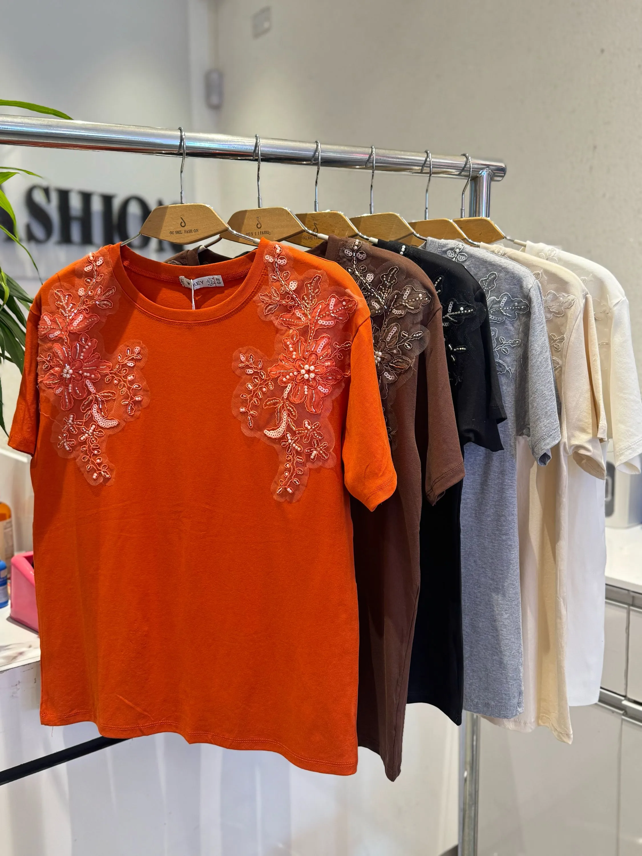 Camiseta com brilho 💖 plus g1 g2 g3