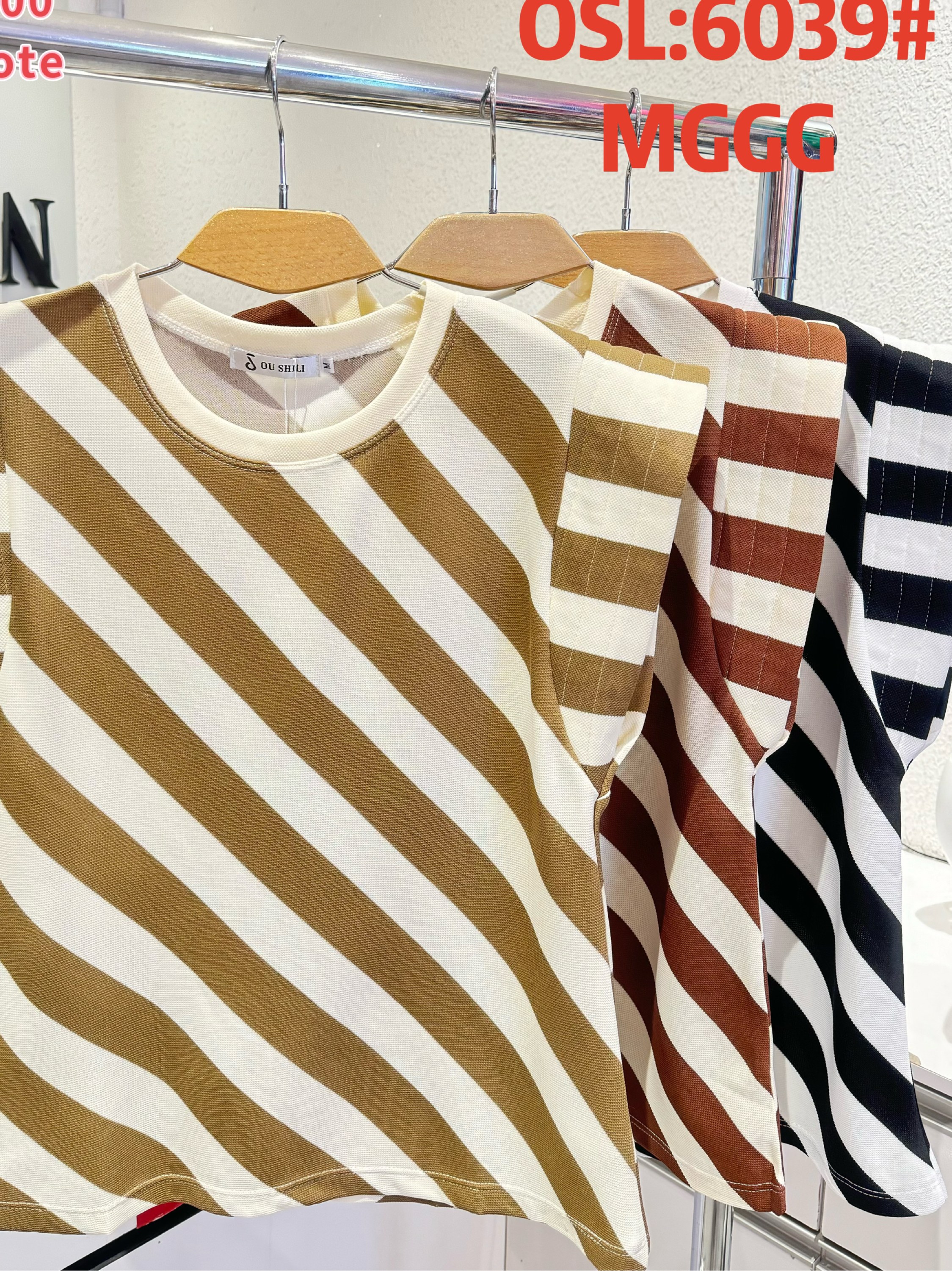 Camiseta com ombreira