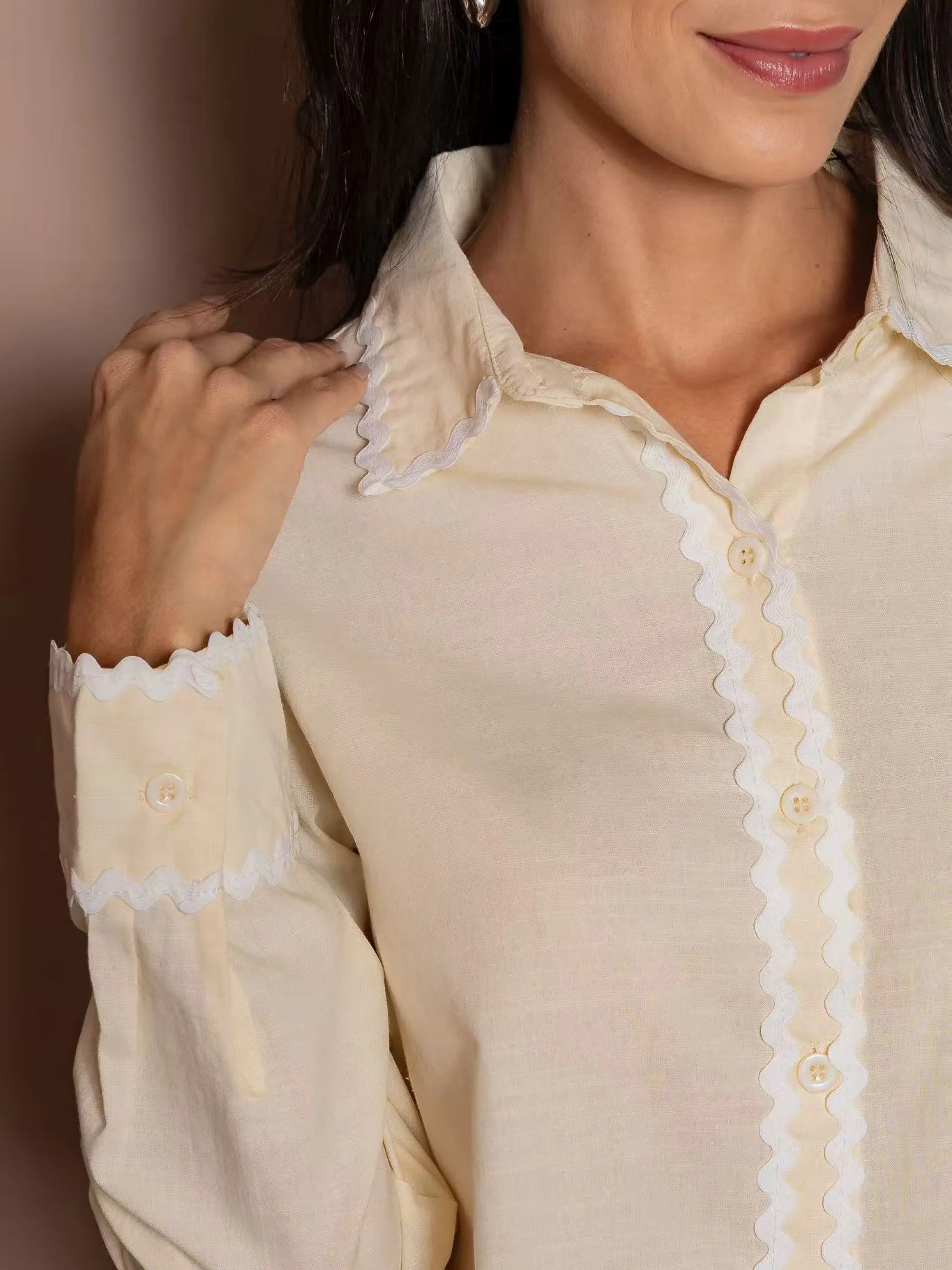 Camisa com babado