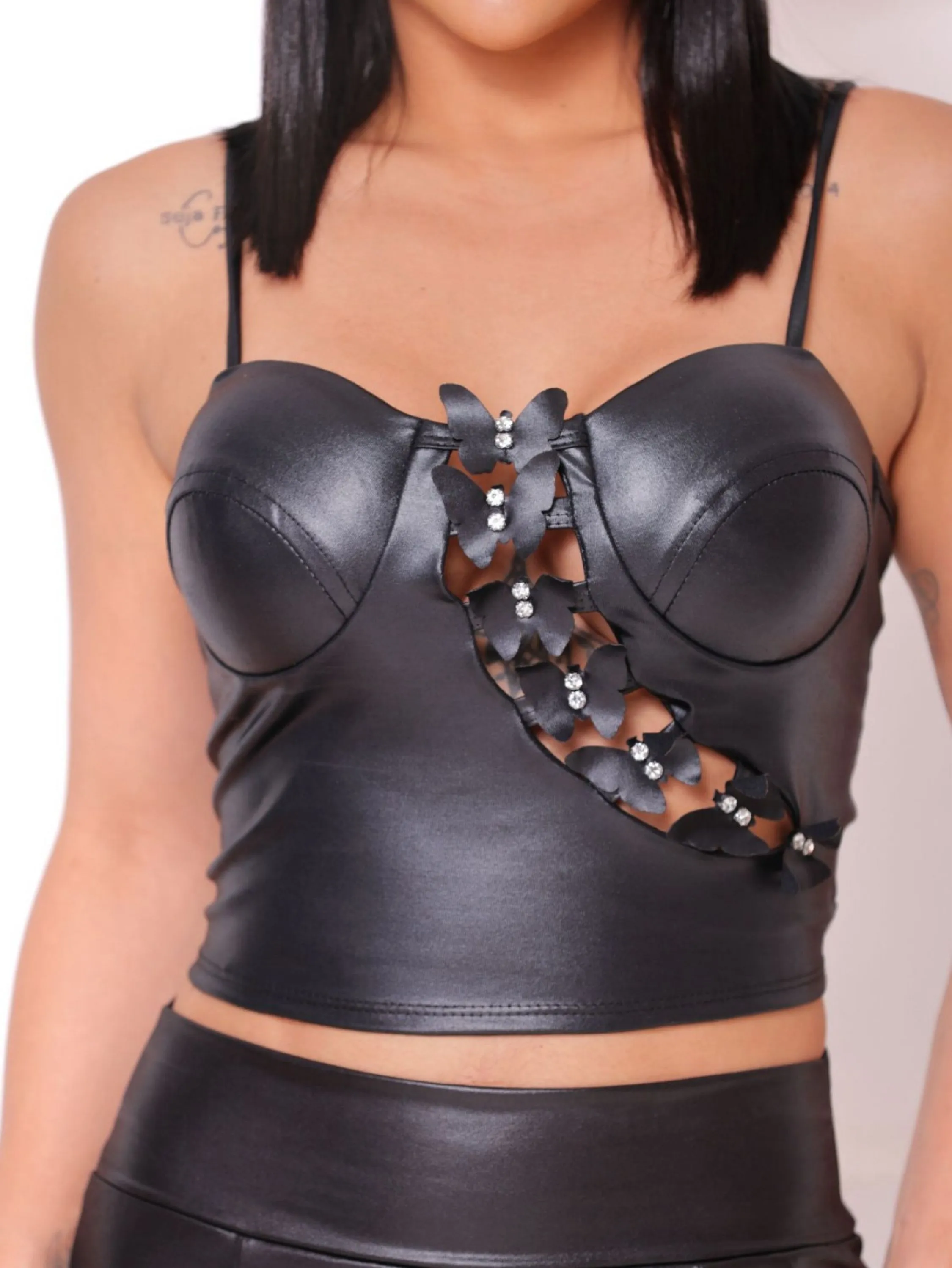 Top cropped Cirrê 3D borboletas com bojo