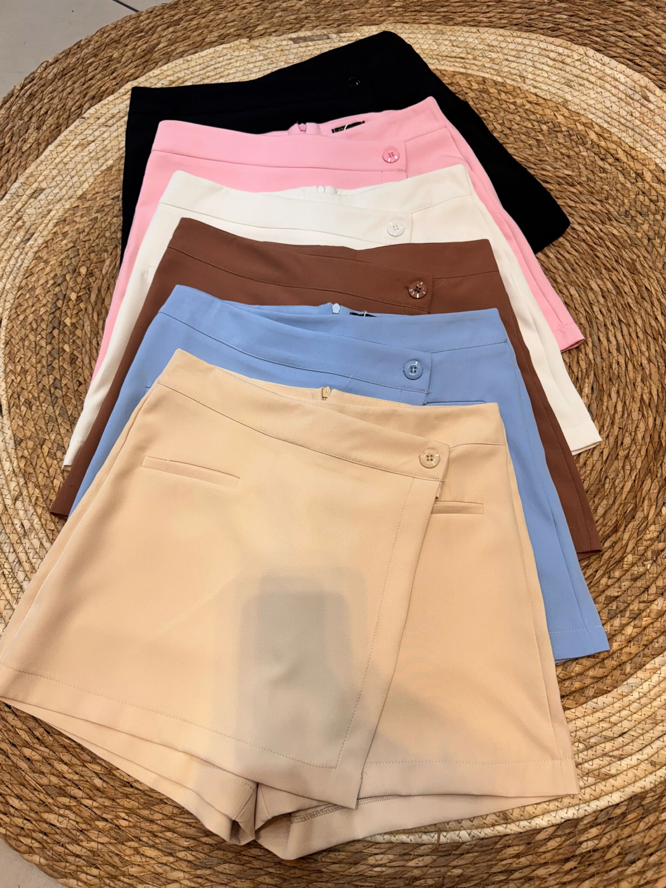 Shorts saia, tecido alfaiataria, cod 602