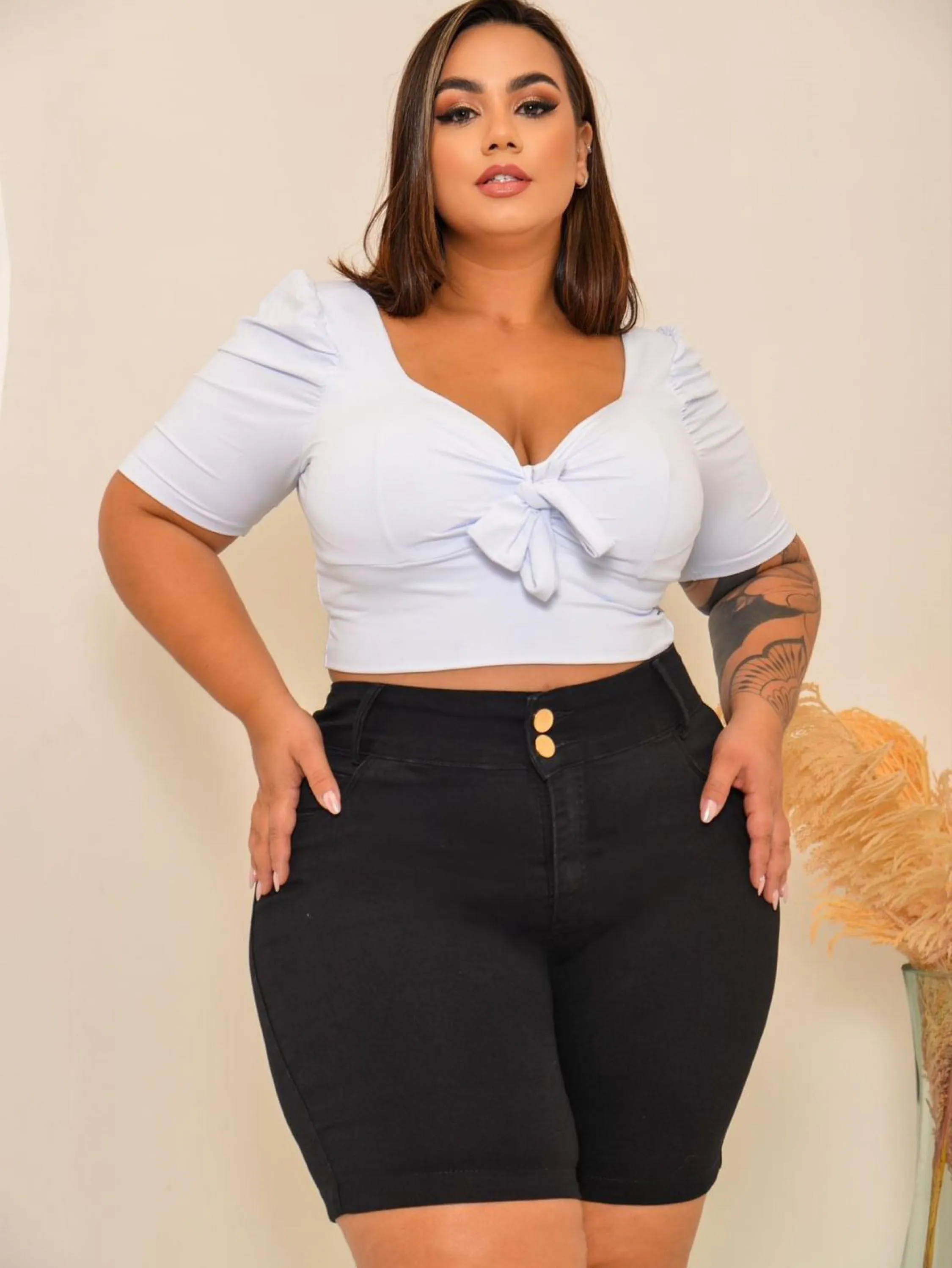 Bermuda Plus Size com lycra - Preto