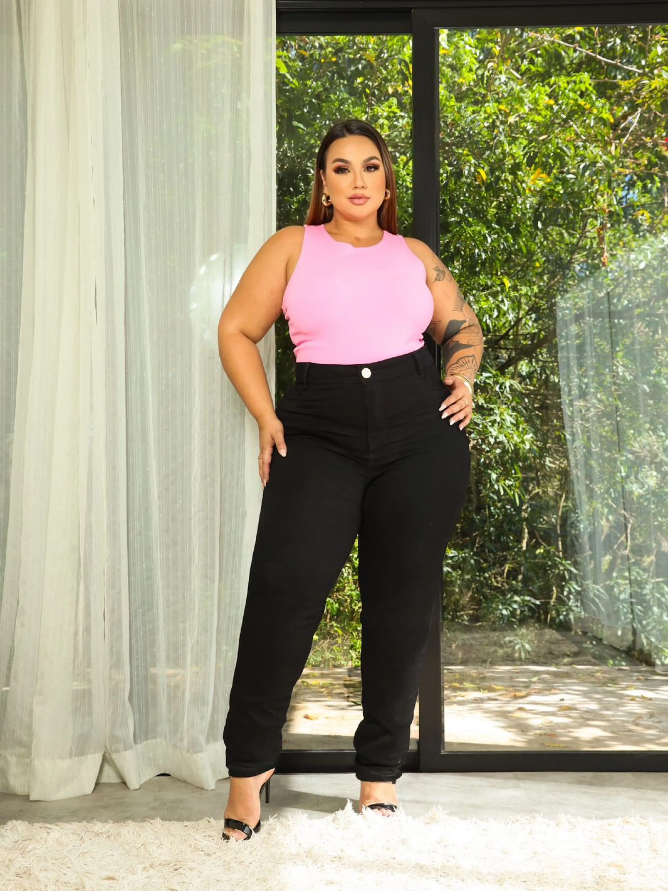 Calça Plus Size Preta com Lycra