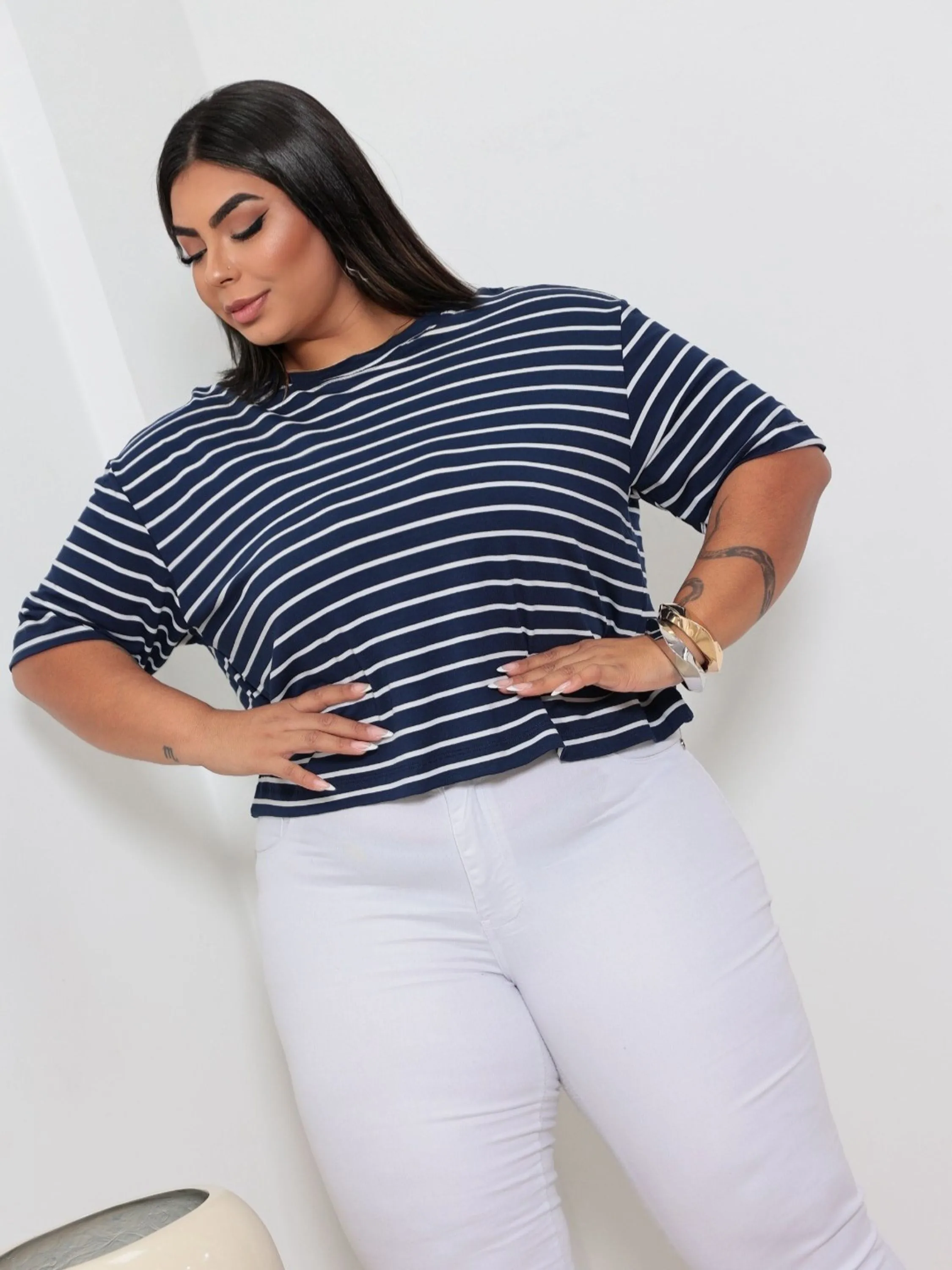 Semi-cropped listrados Plus Size