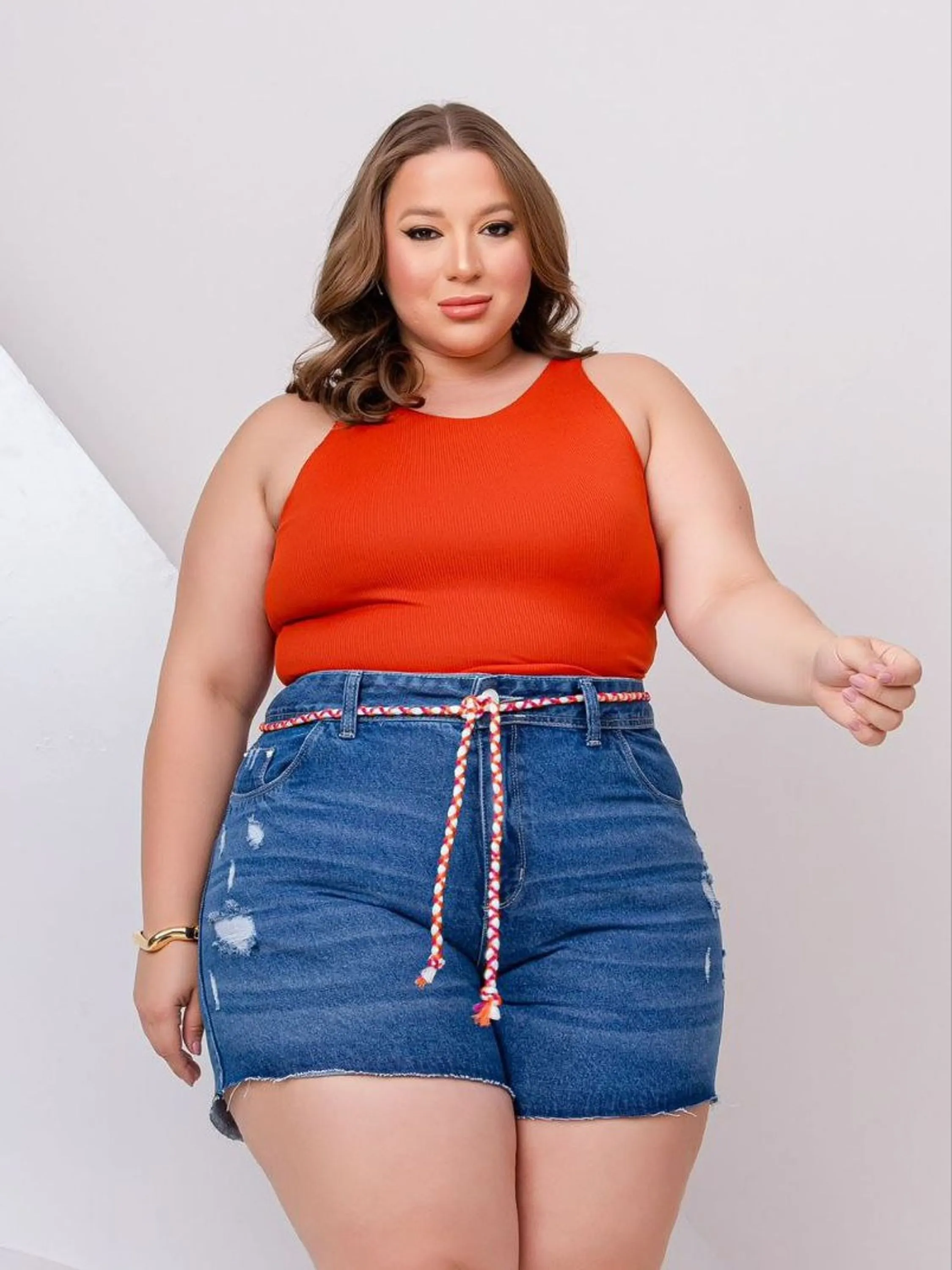 SHORT PLUS SIZE JEANS 100% COM CINTO CORDA