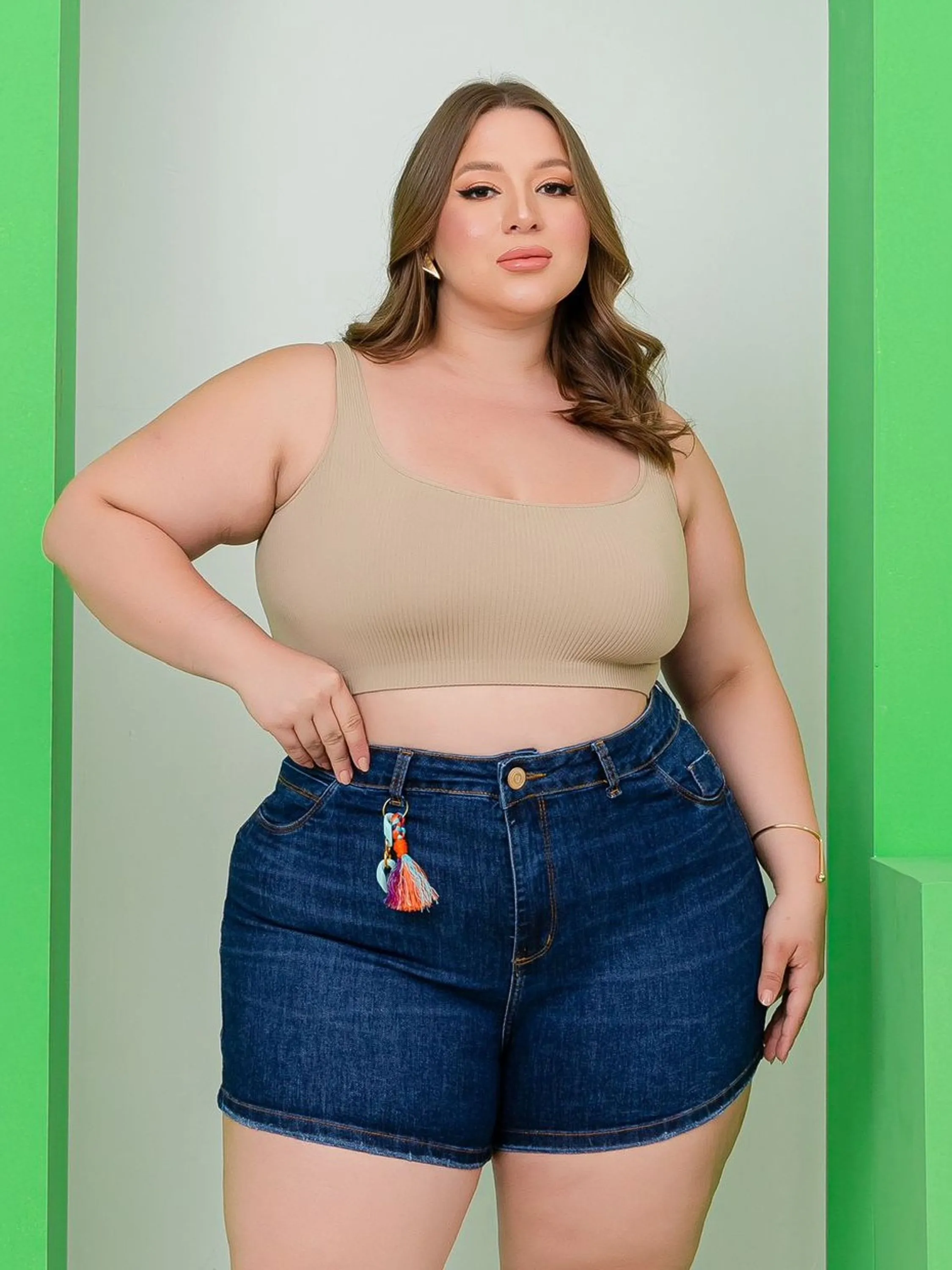 SHORT PLUS SIZE JEANS LYCRA COM CHAVEIRO