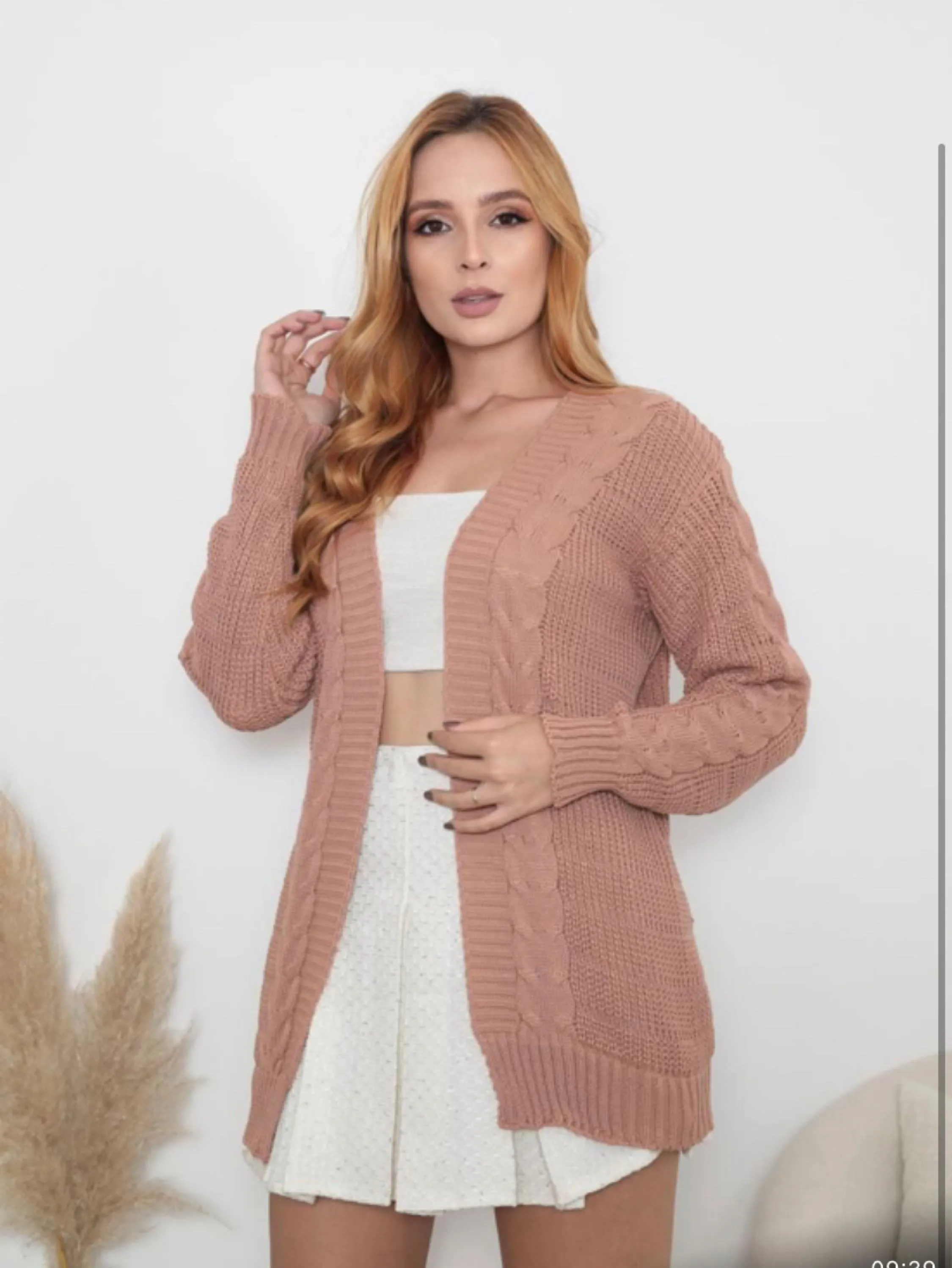 Casaco de tricot , com detalhes em tranças