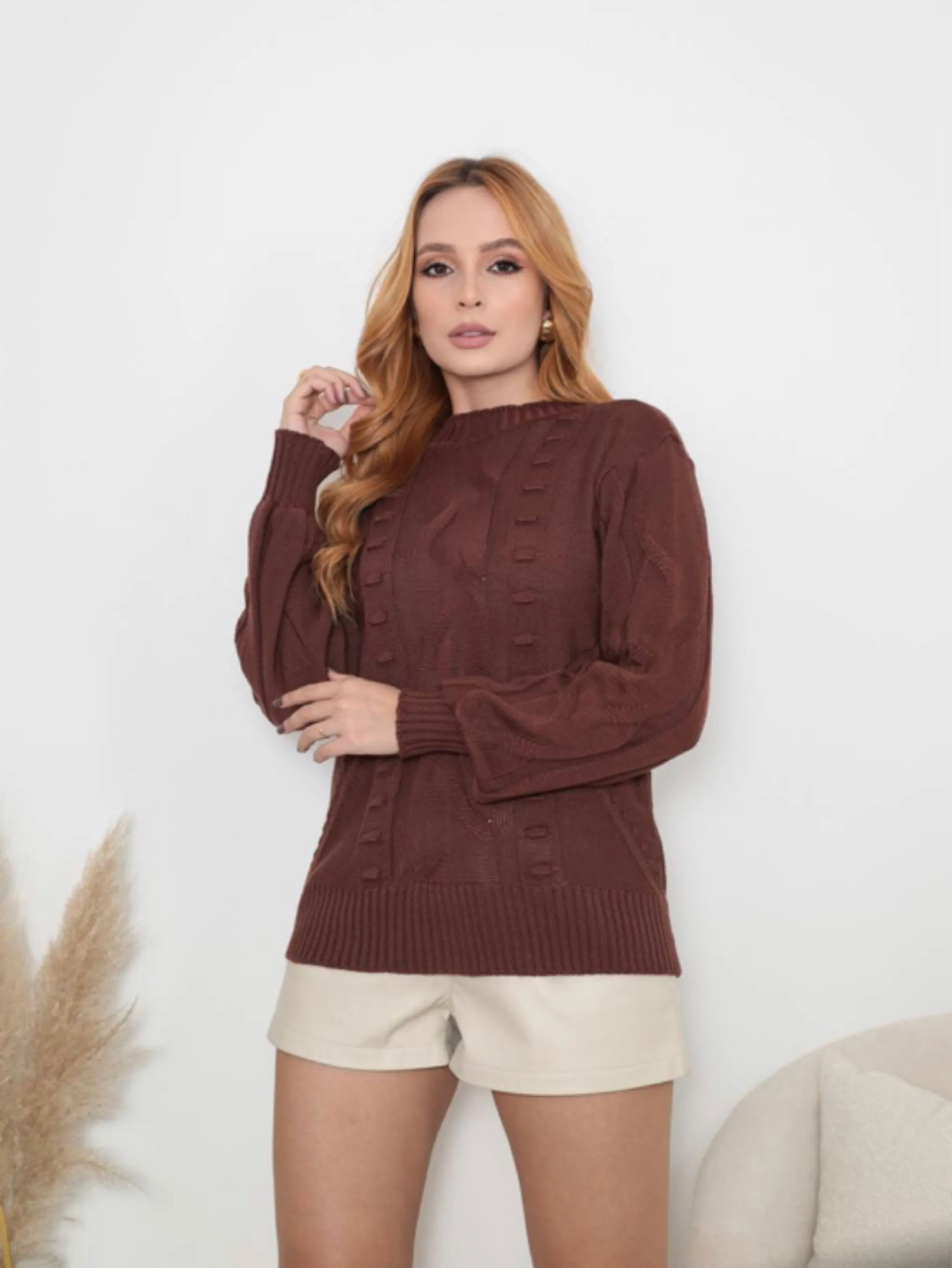 Blusa de tricot , com detalhes em trança e texturas