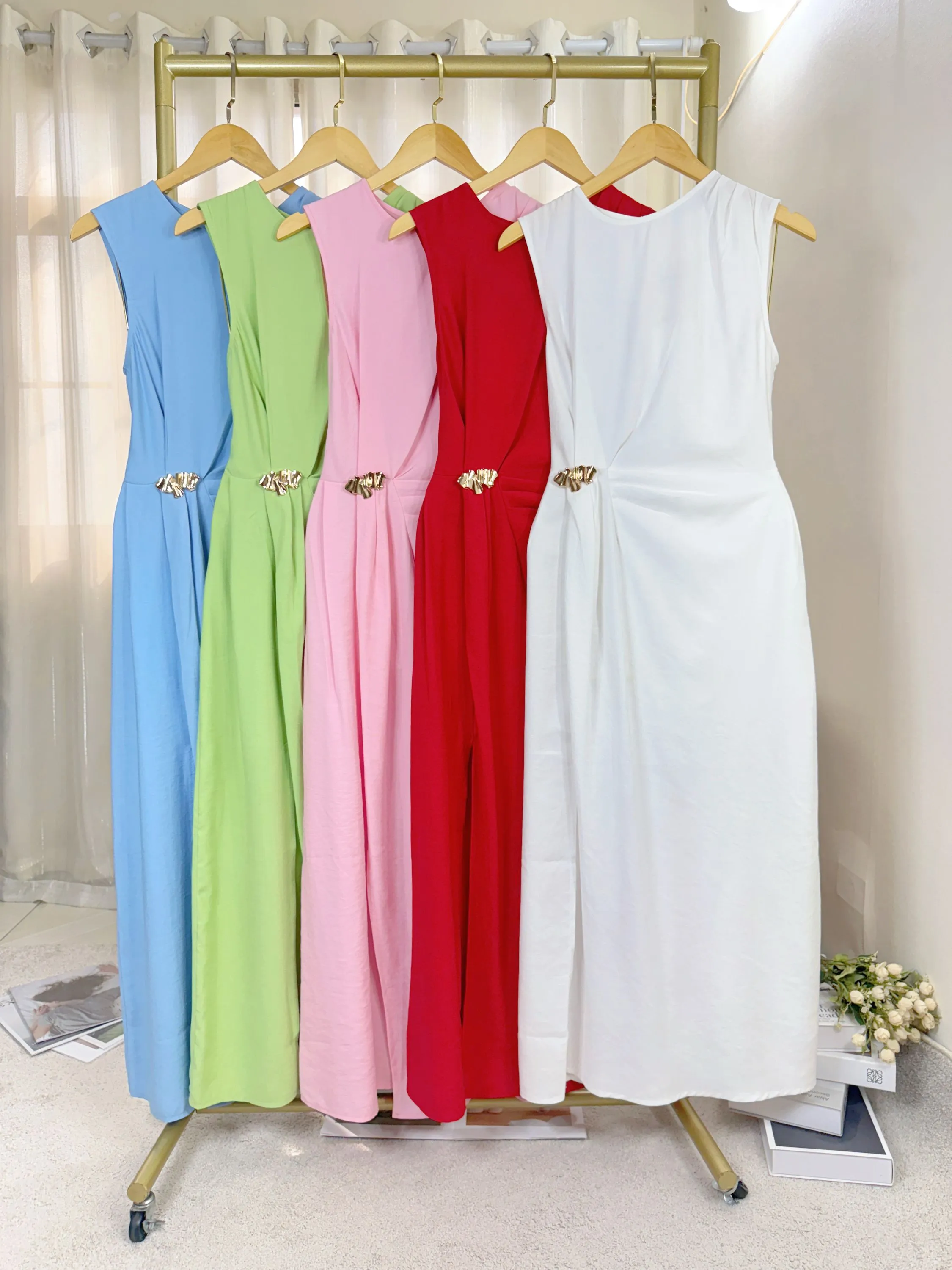 Fancy Modas vestido com detalhe dourado