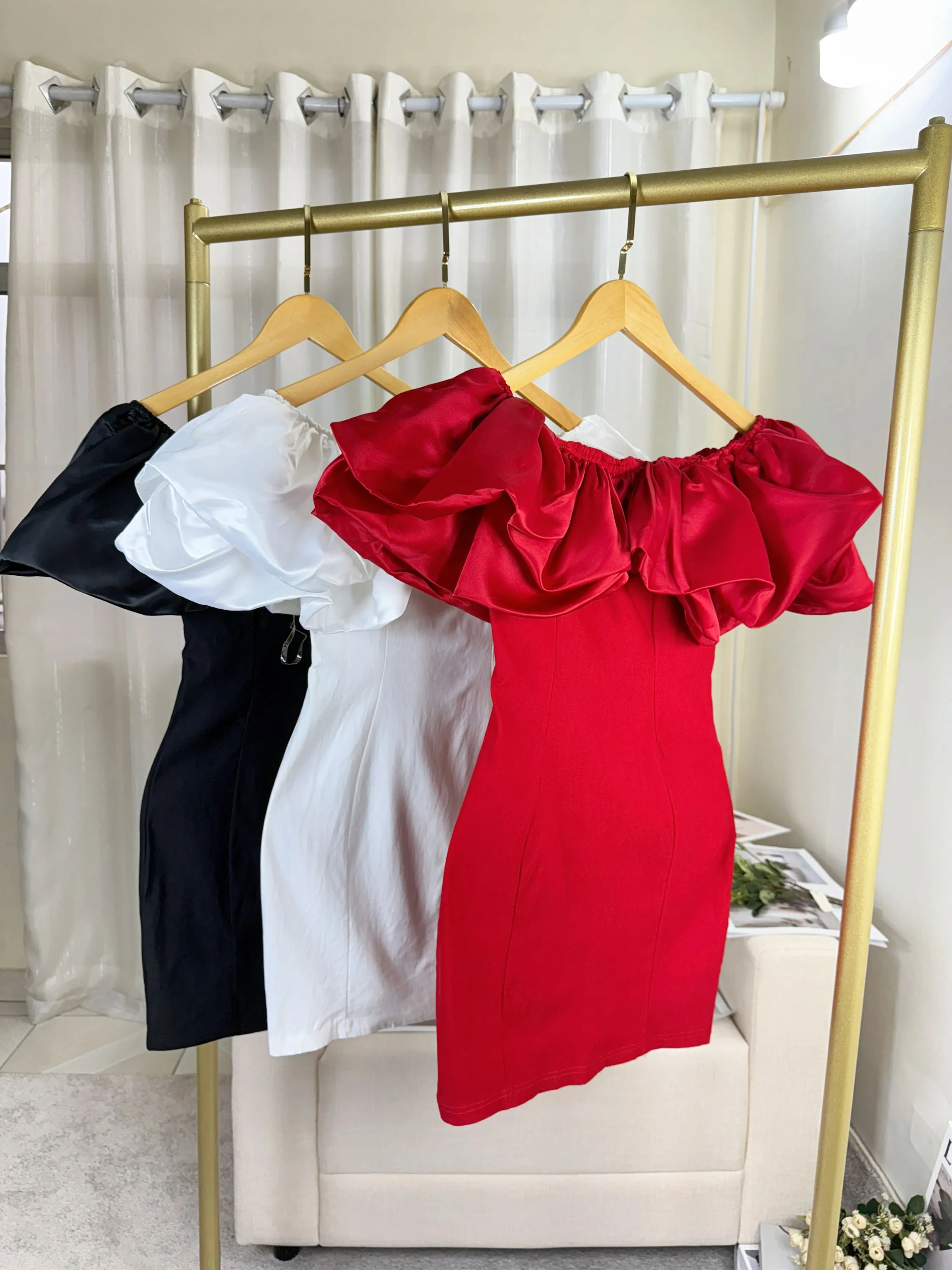 Fancy Modas vestido ombro a ombro com babado