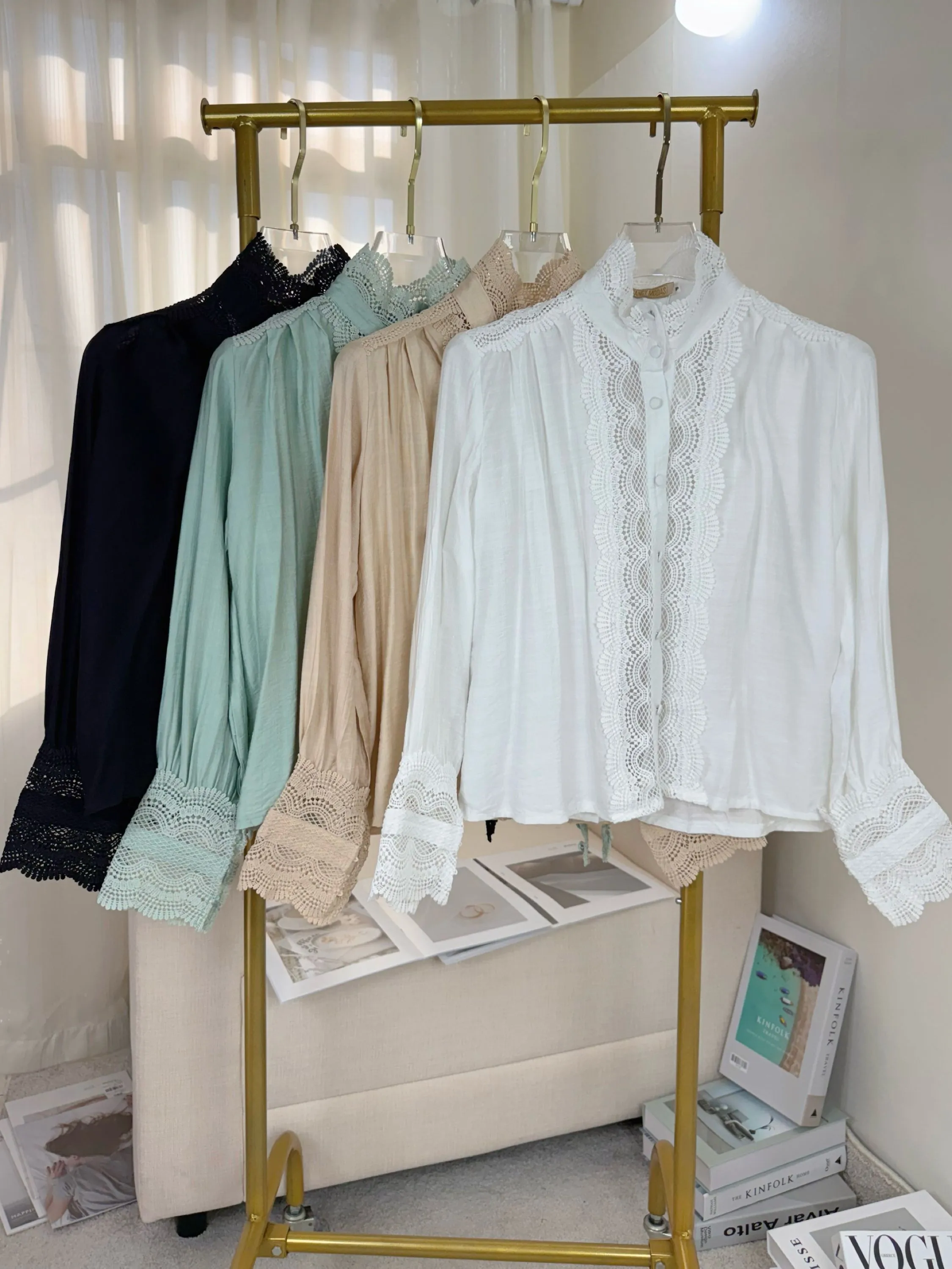 Fancy Modas Camisa com renda guipir
