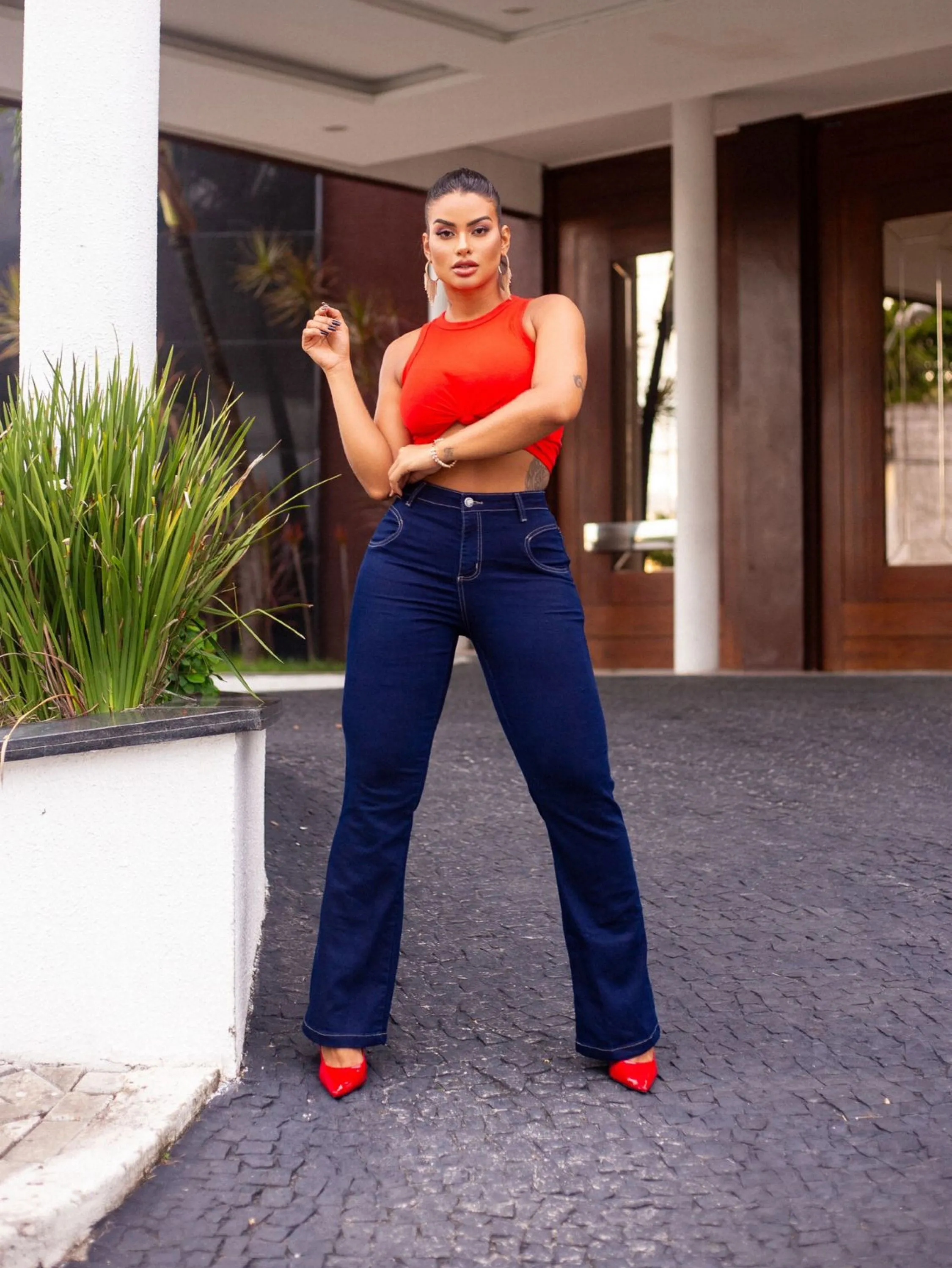 Calça jeans feminina flare premium com lycra