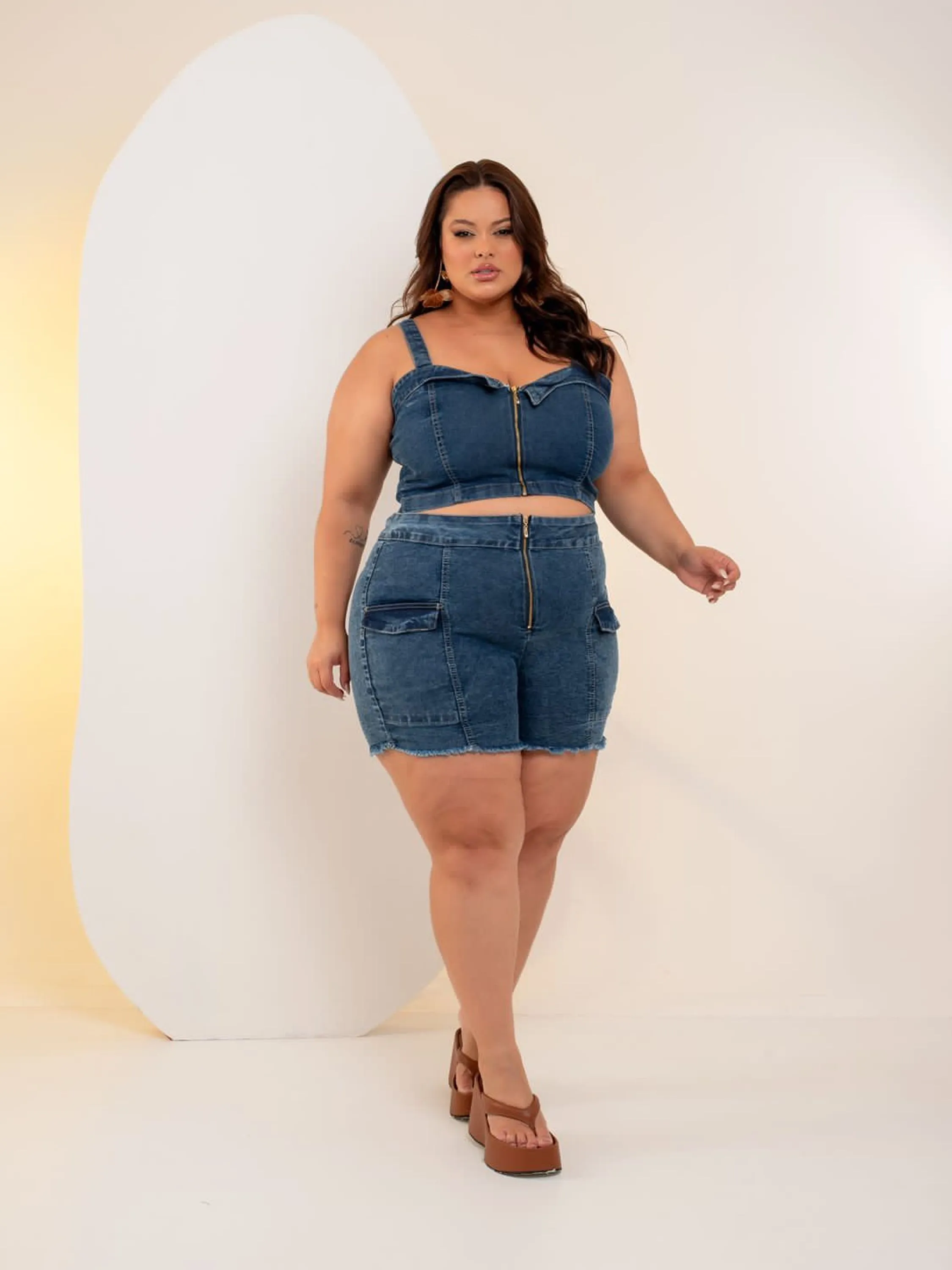 Conjunto Plus Size Jeans com lycra Short + Croped