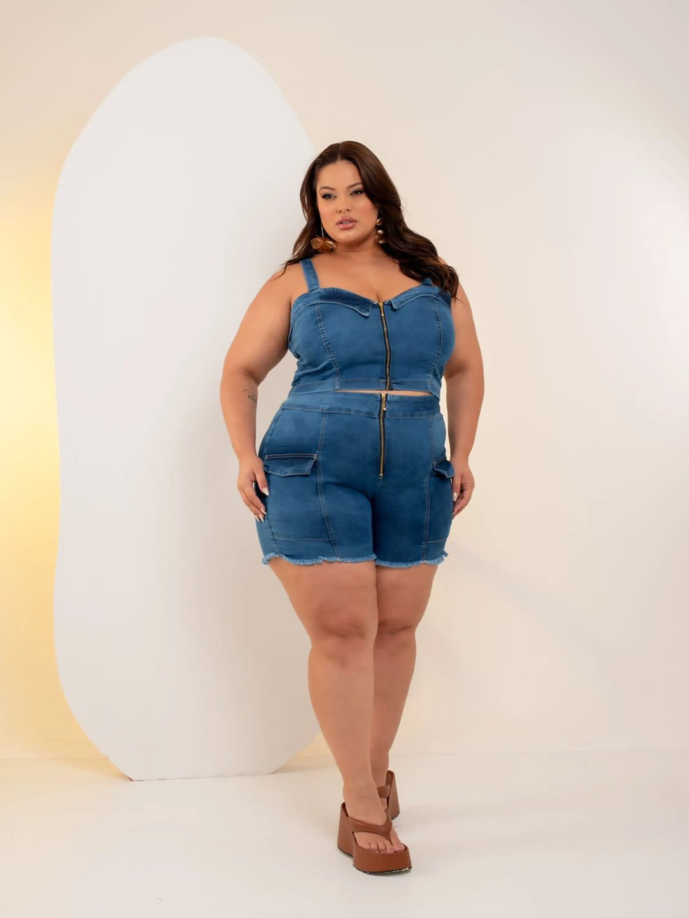 Conjunto Plus Size Jeans com lycra Short + Croped