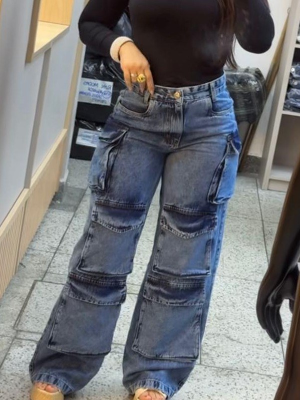 Calça jeans cargo wide leg feminina