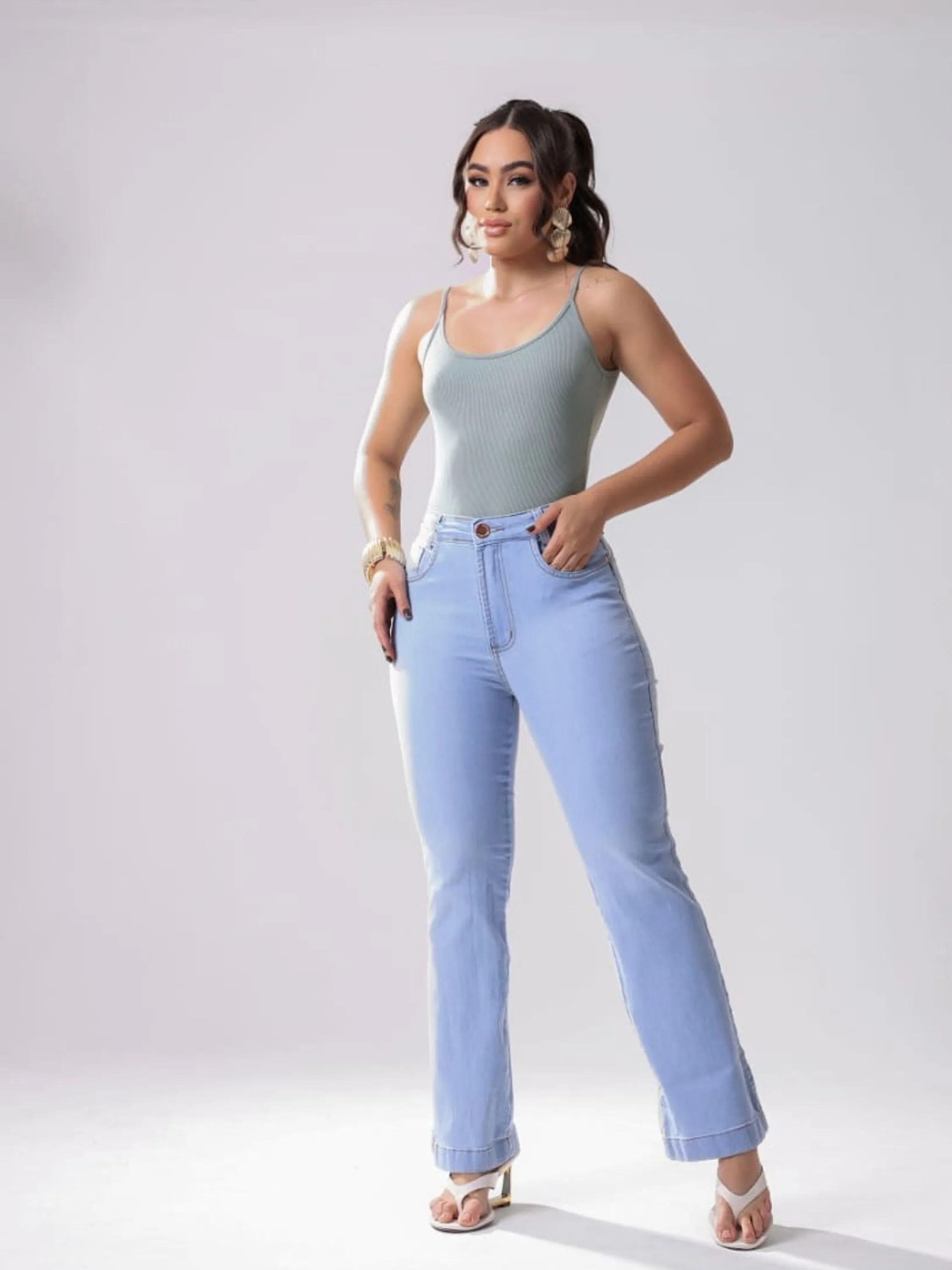 Calça jeans flare feminina