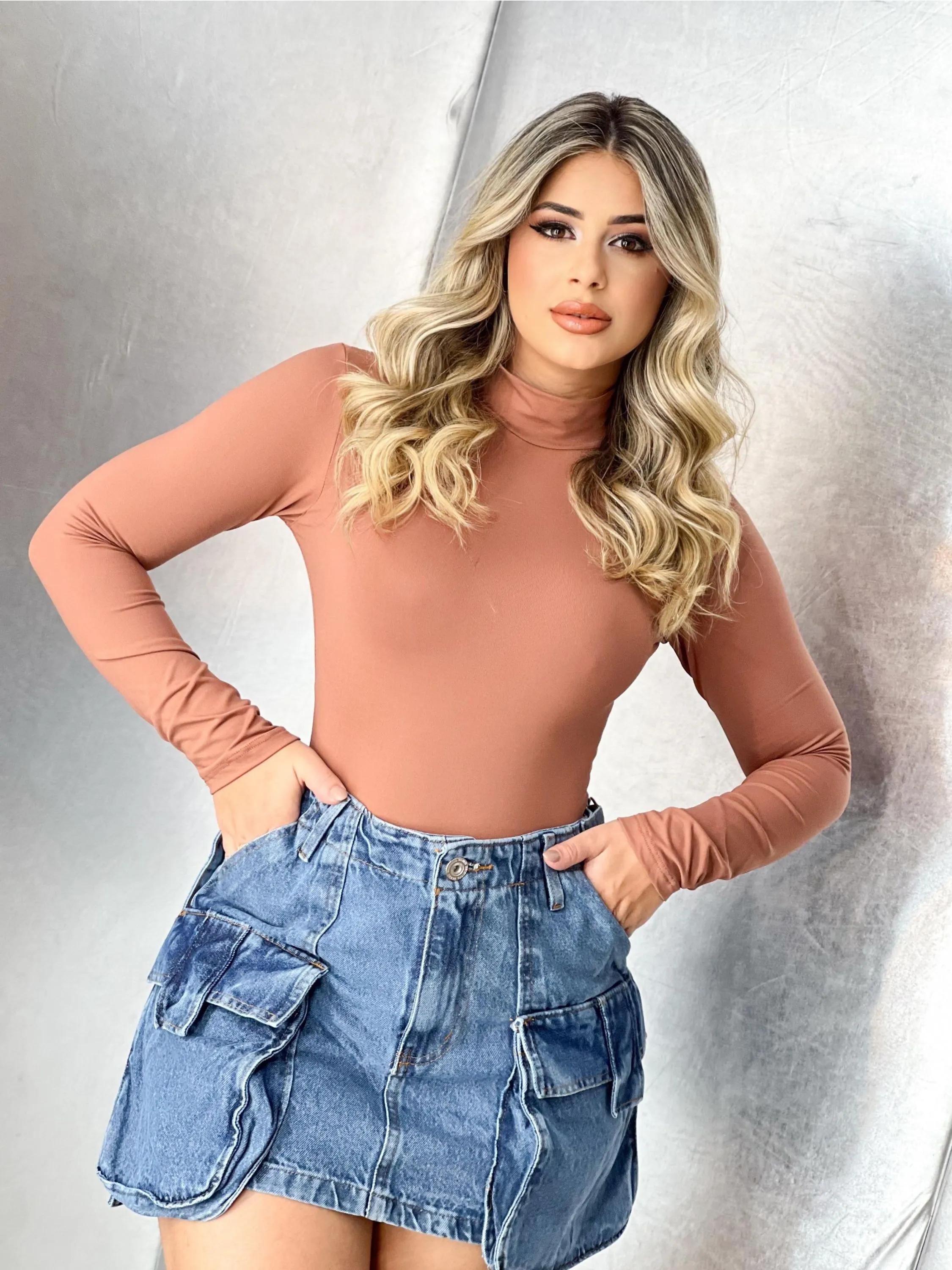 Saia jeans com cargo feminina