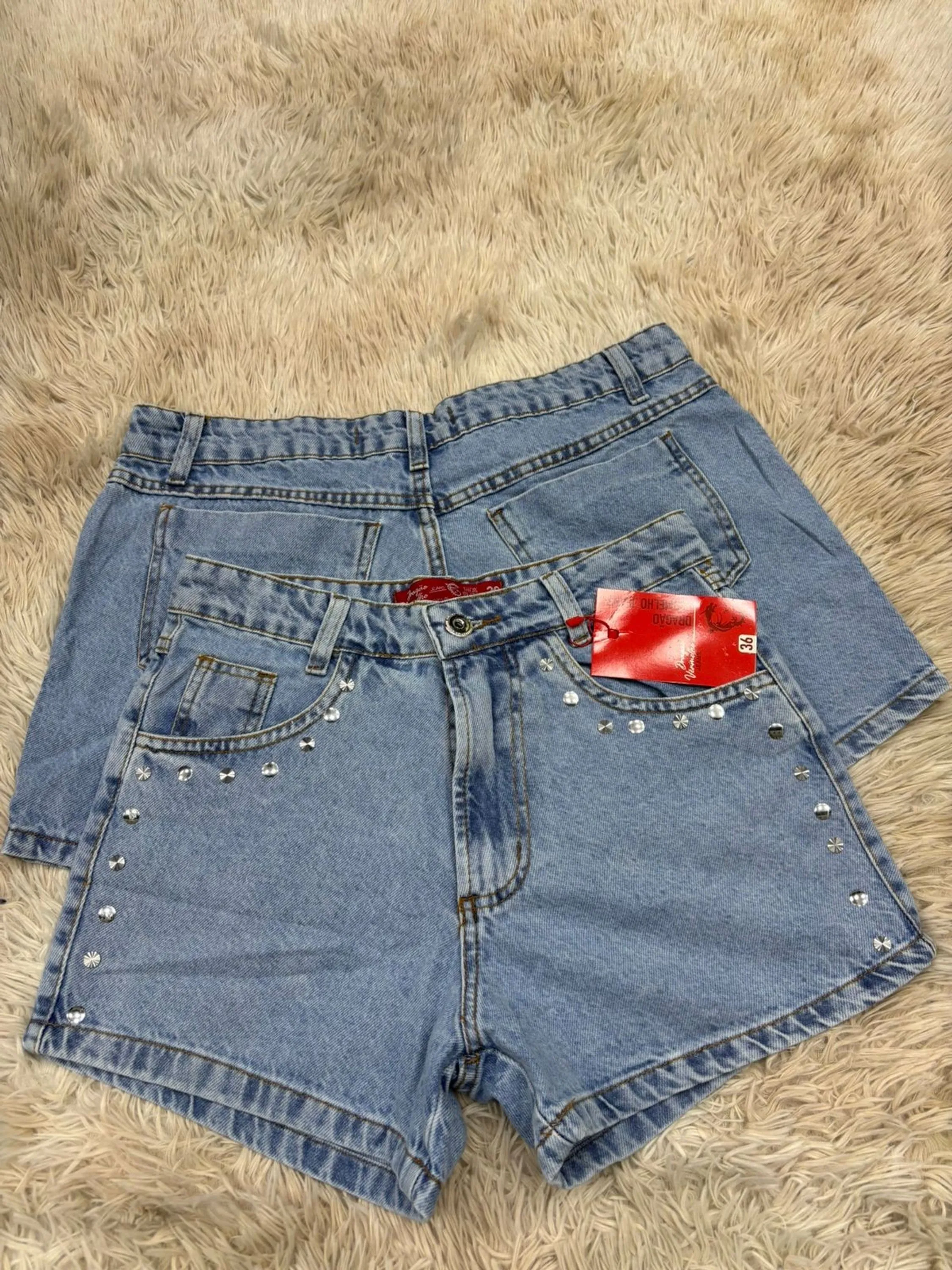 Short jeans com pedra feminina