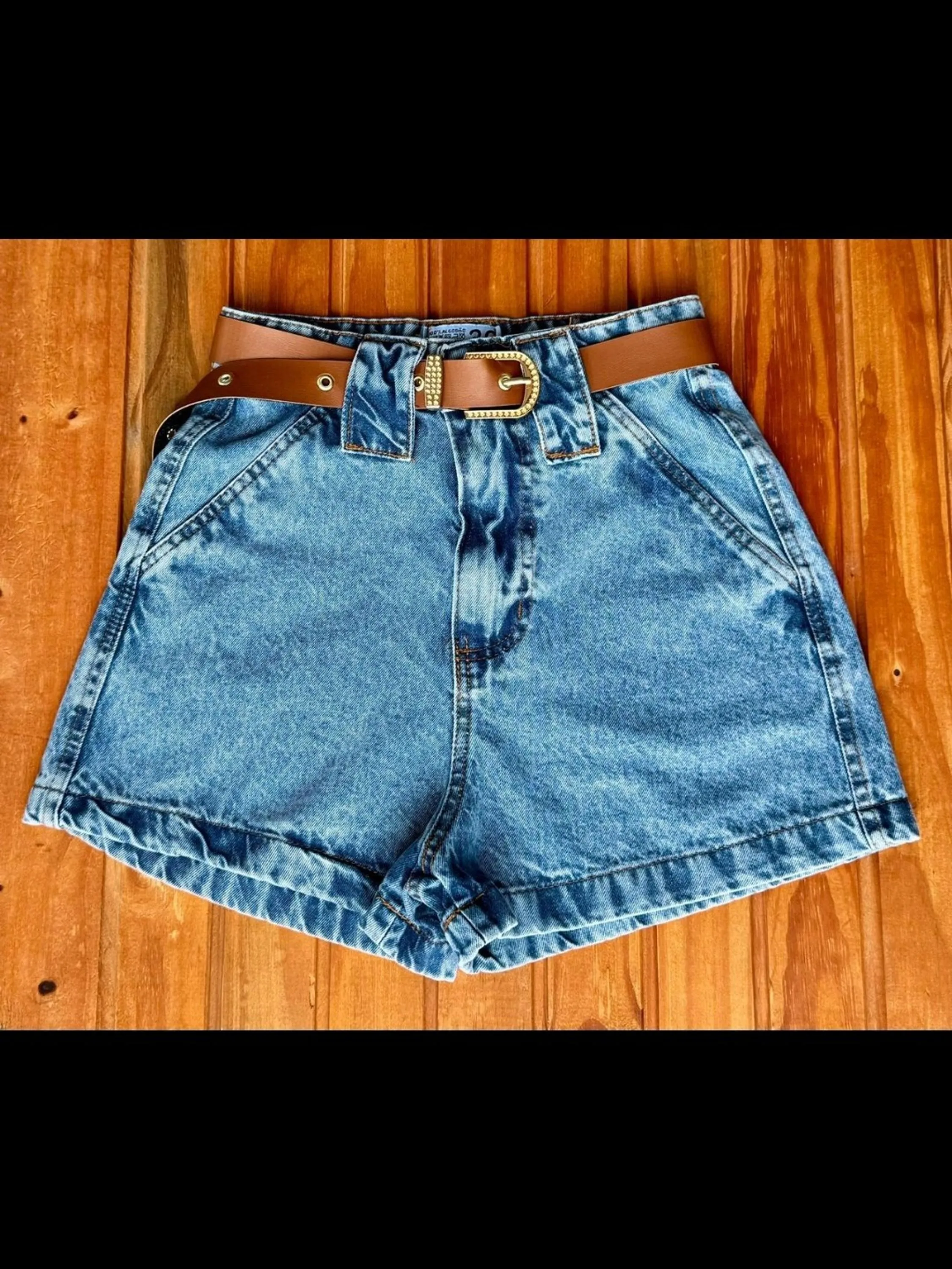 Short jeans com cinto feminina