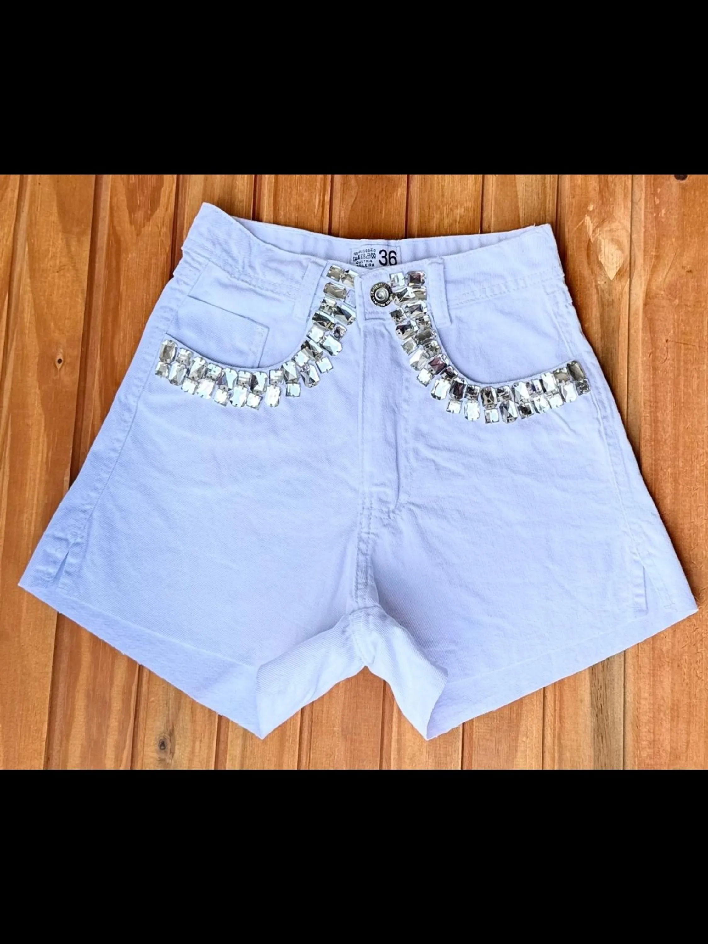 Short jeans com pedra feminina