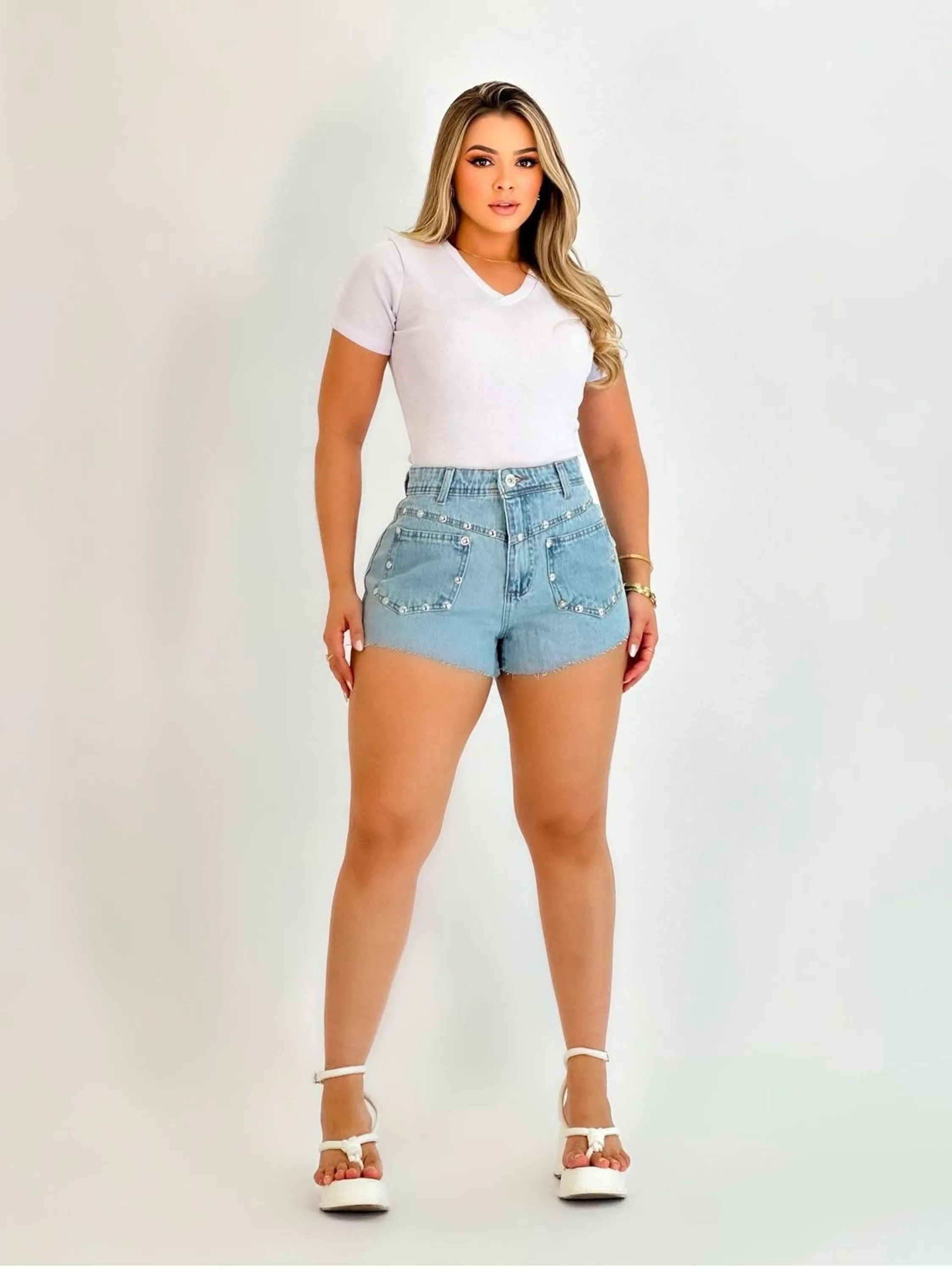 Shorts jeans com pedra feminina