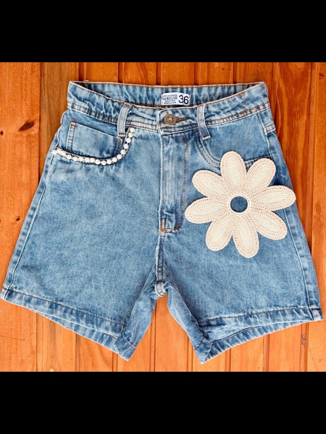 Short jeans com croche feminina