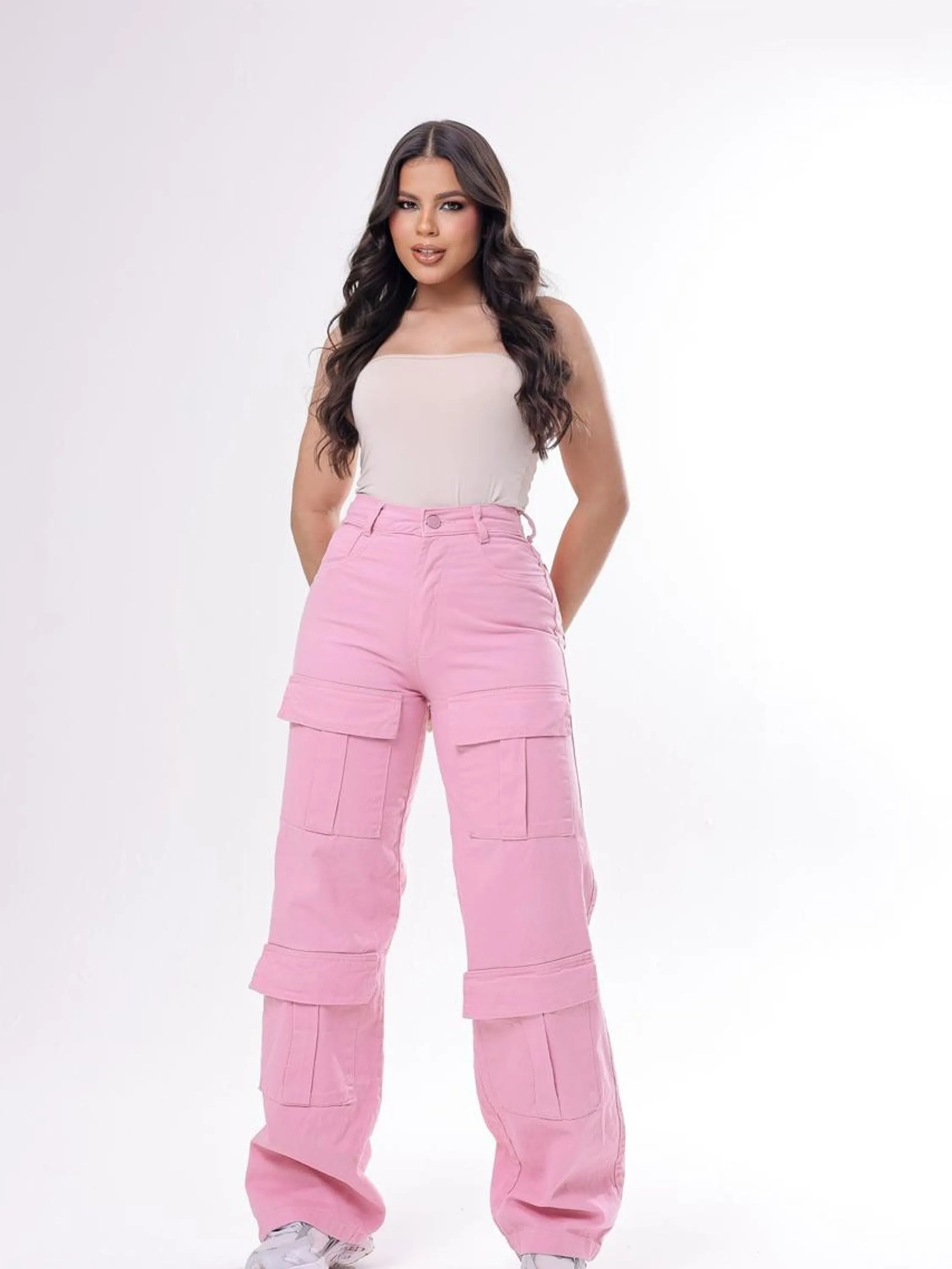 Calça jeans com cargo feminina
