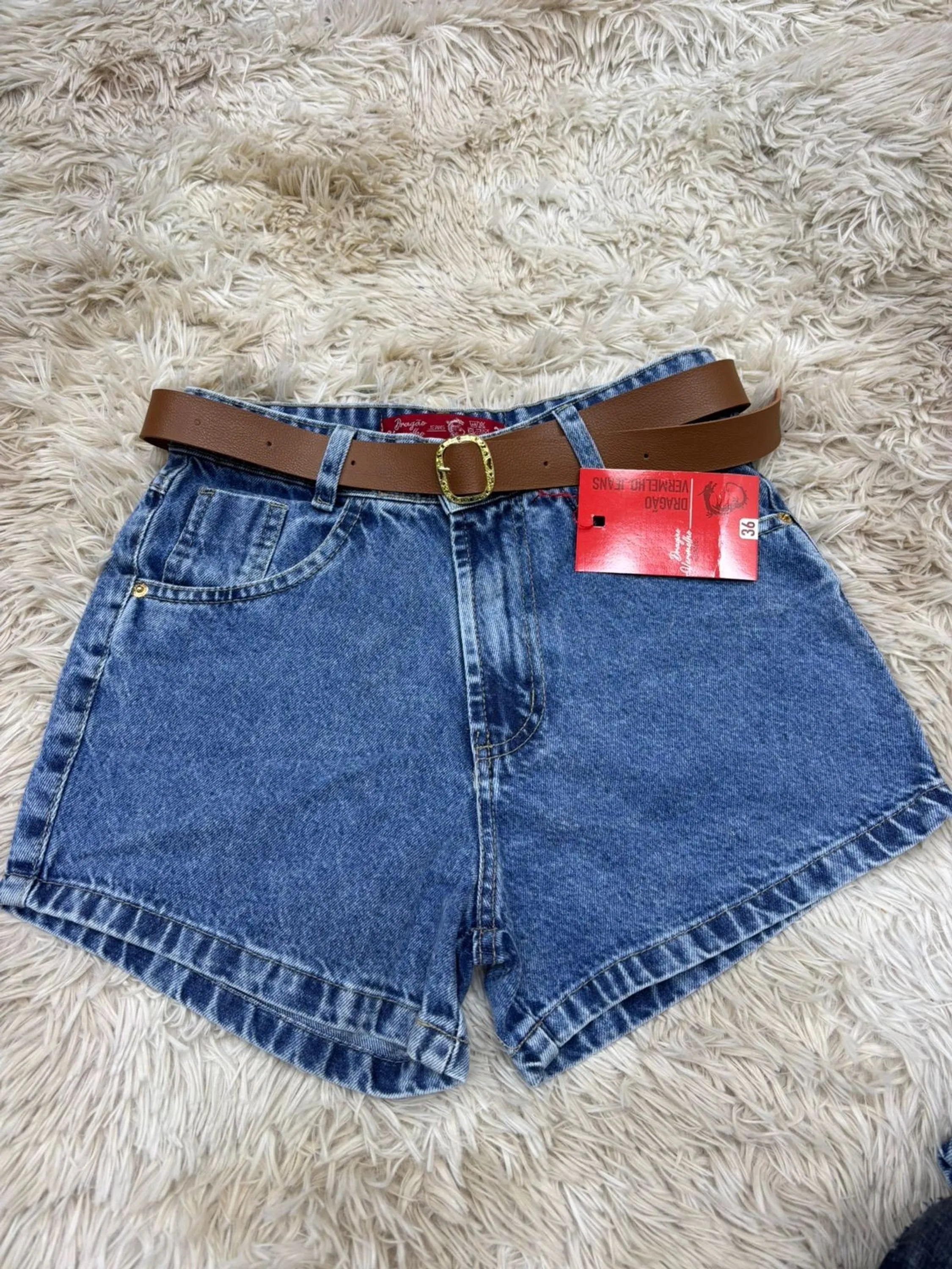 Short jeans com cinto feminina