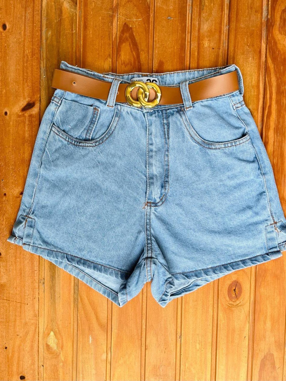 Short jeans com cinto feminina