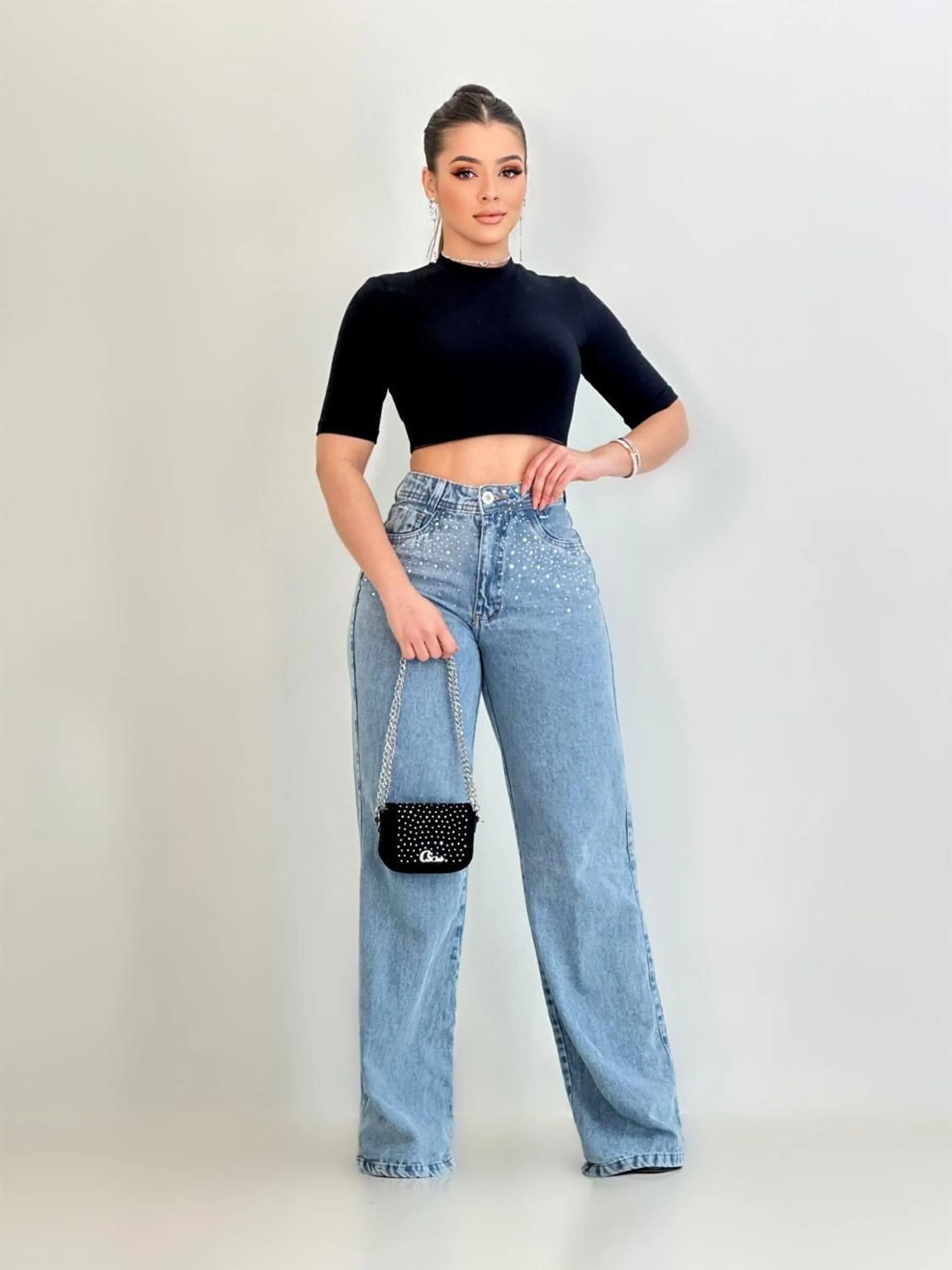 Calça jeans wide leg com pedra feminina