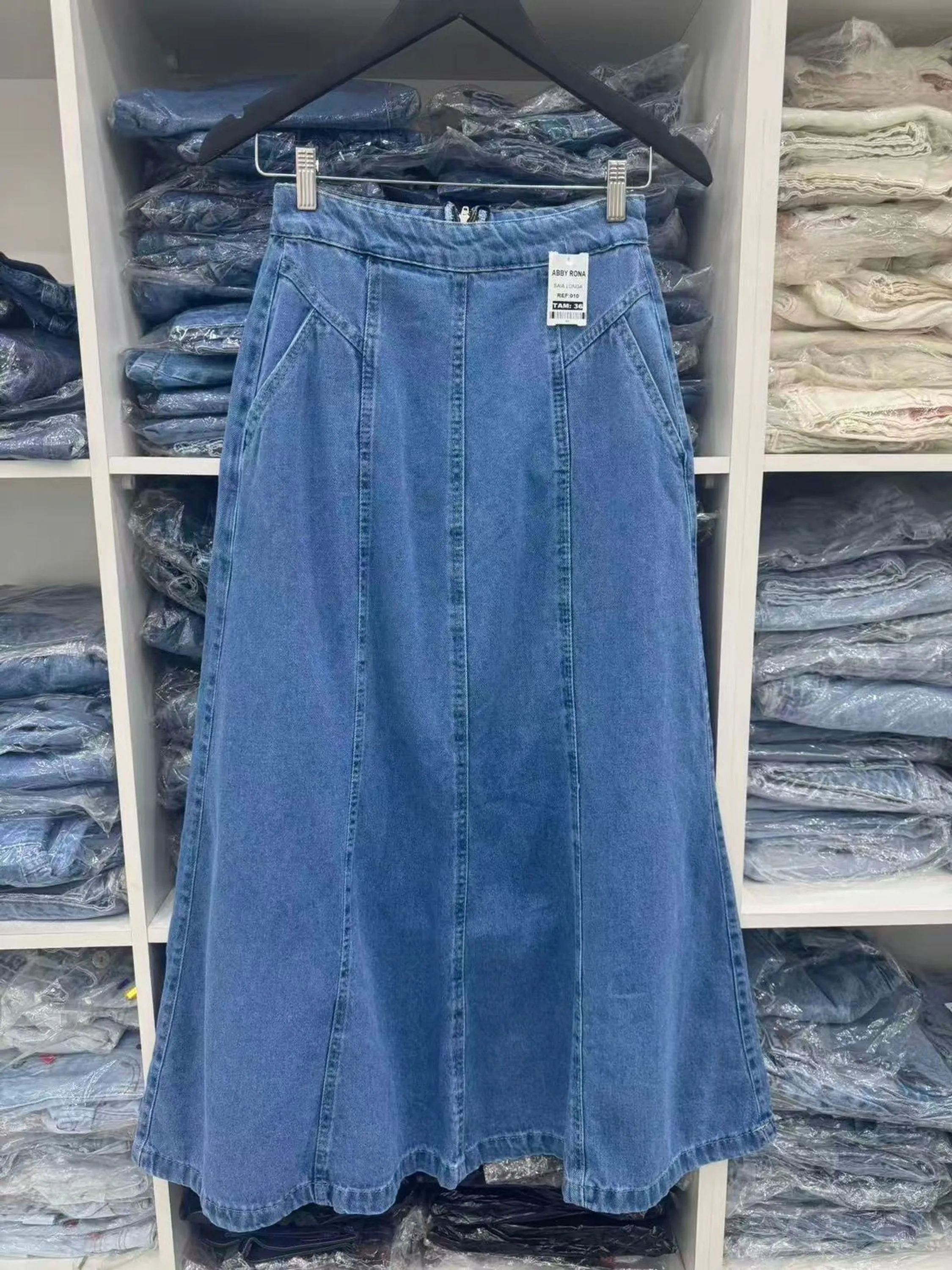 Saia midi jeans feminina