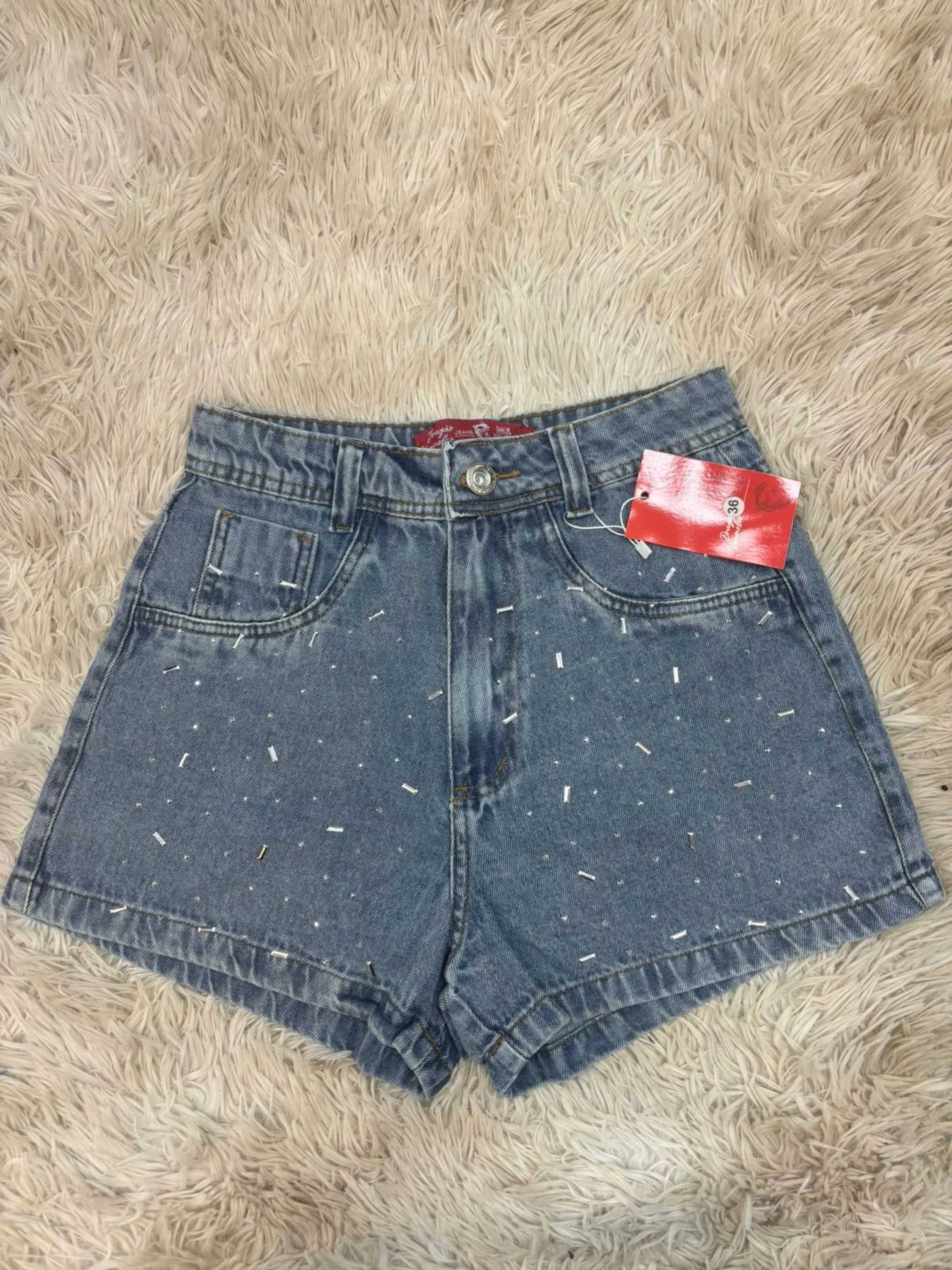 Short jeans com pedra feminina