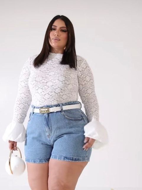 Short jeans plus size com cinto feminina