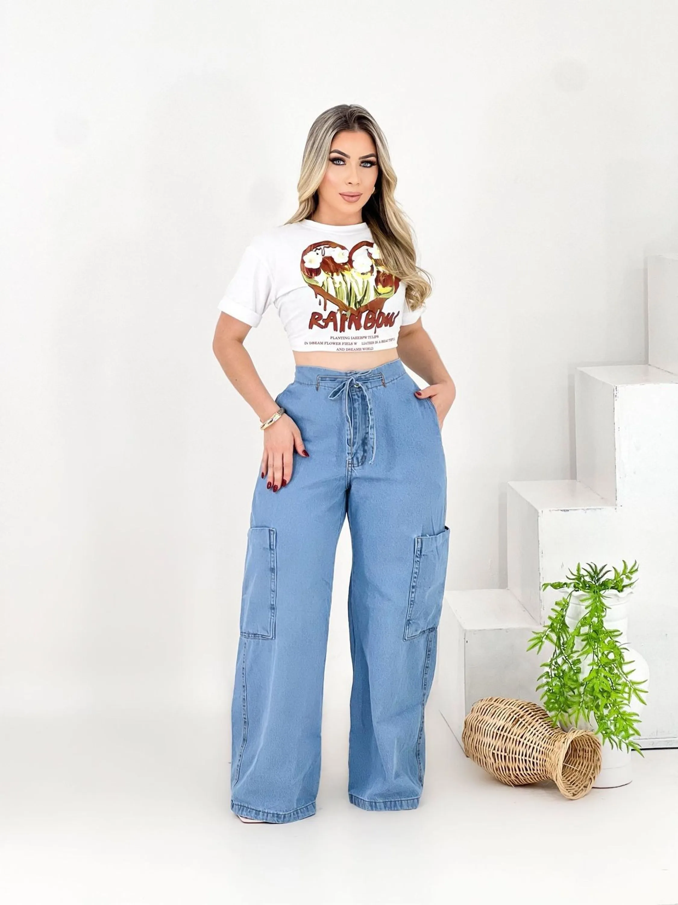 Calça jeans wide leg cargo feminina