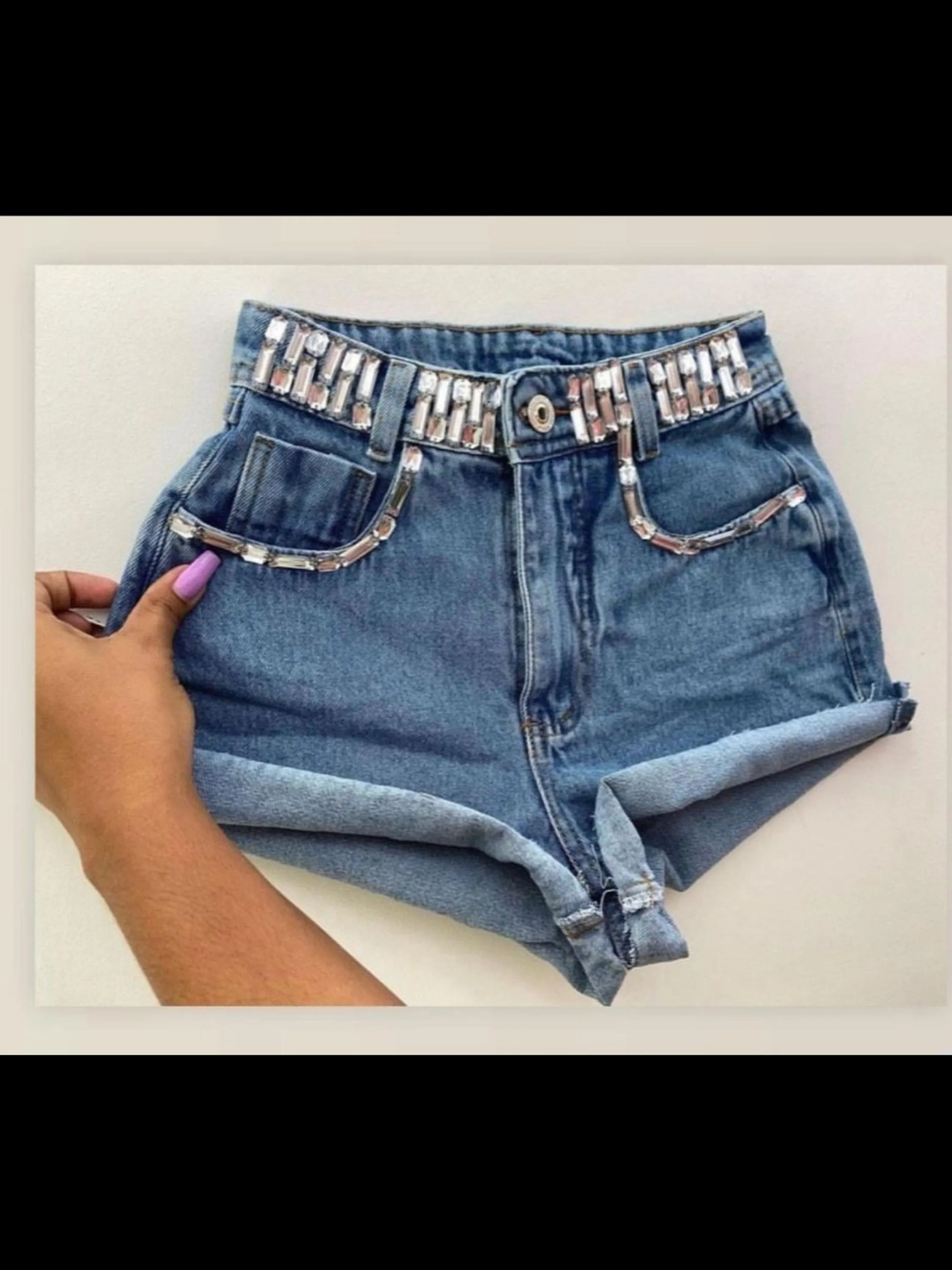 Shorts jeans com pedra feminina