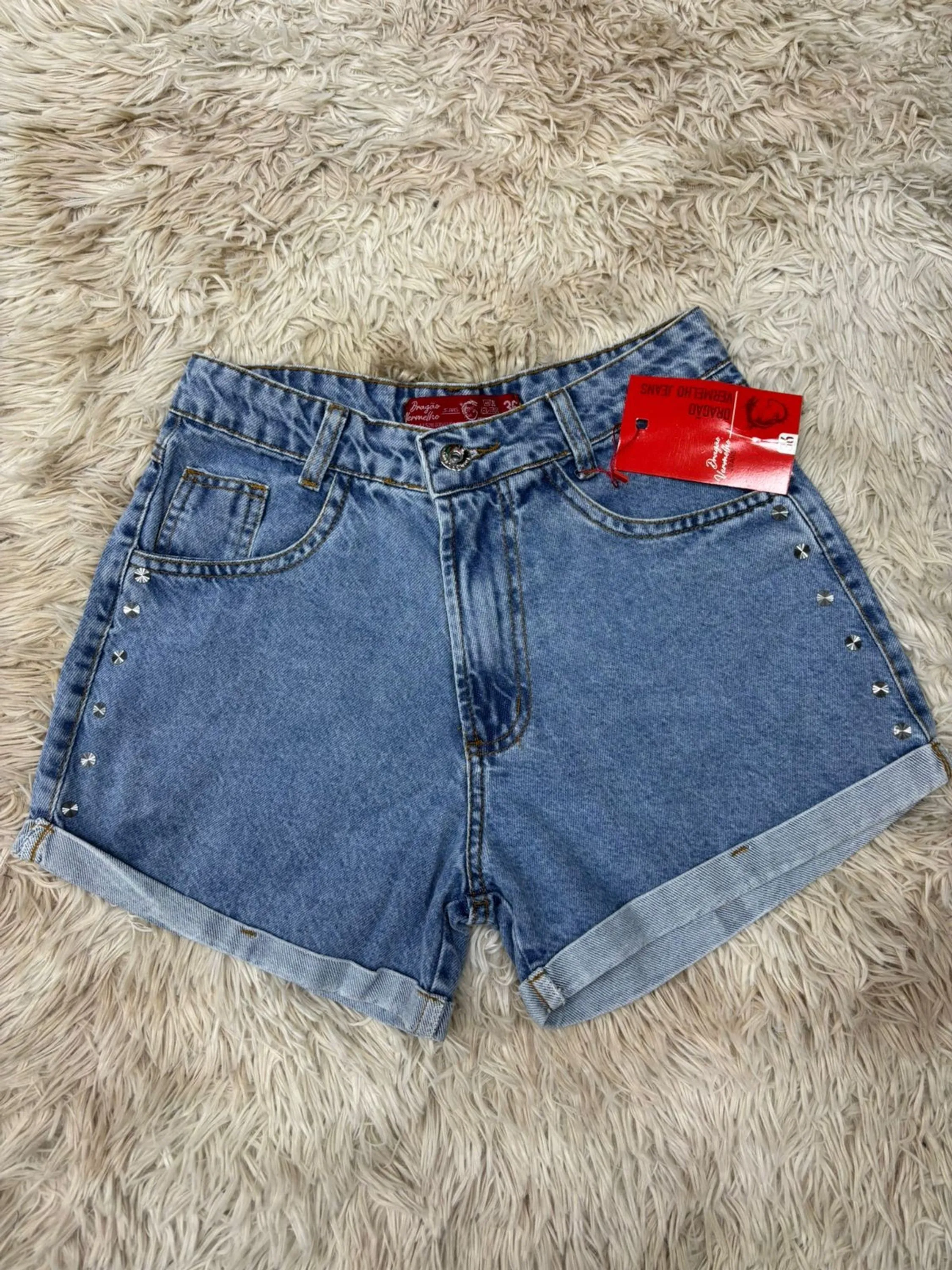 Short jeans com pedra feminina