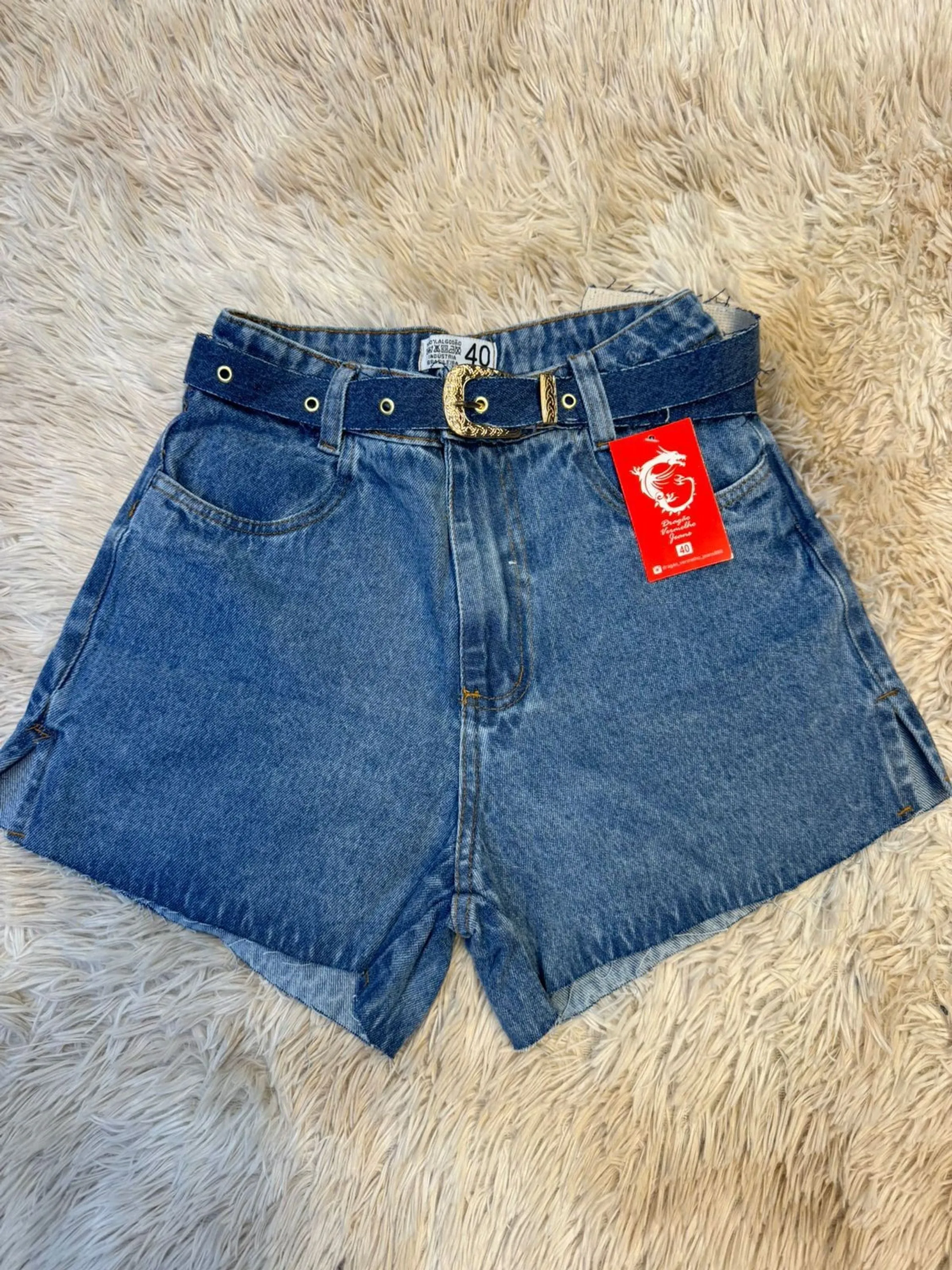 Shorts jeans com cinto feminina