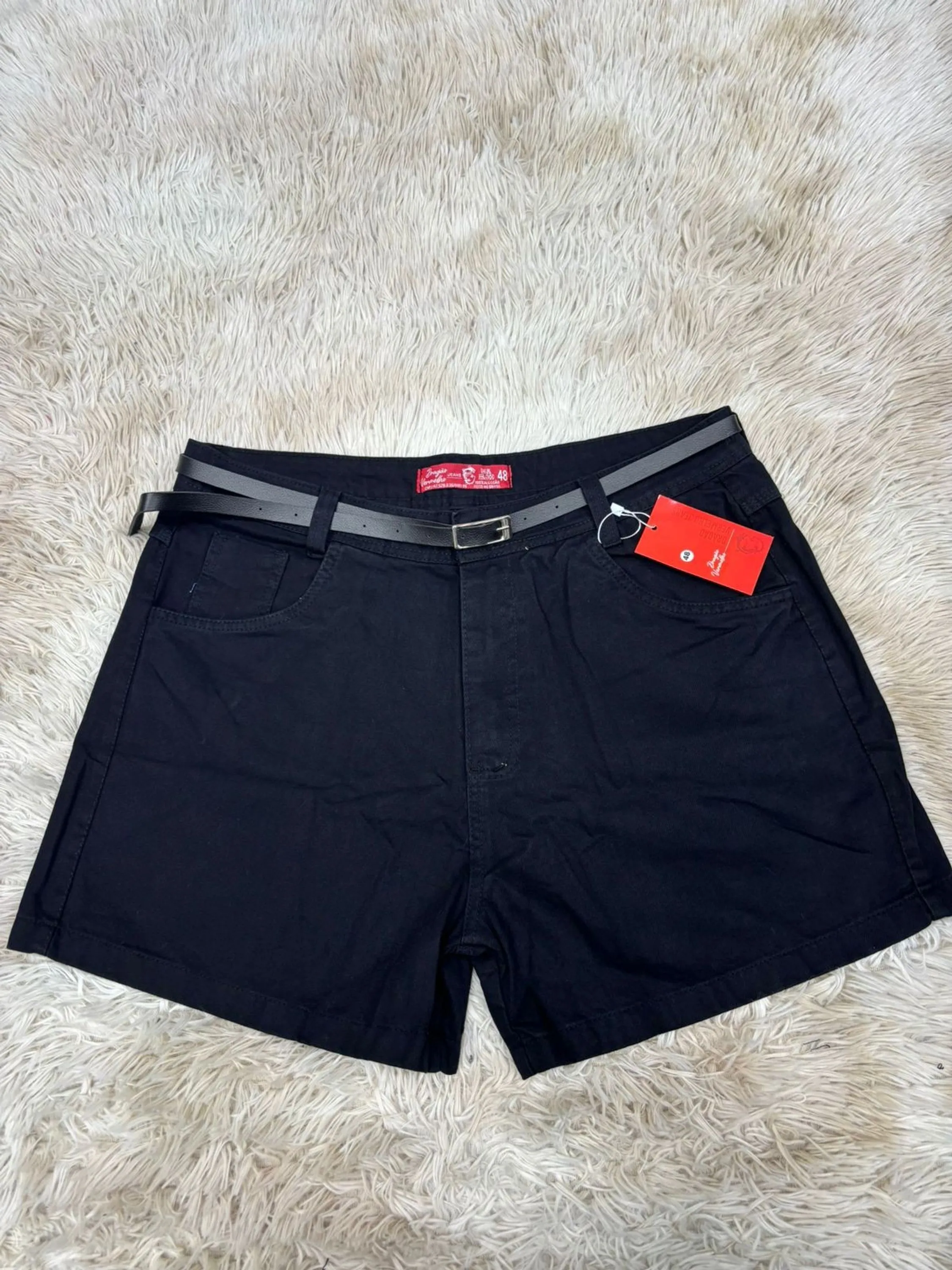 Short jeans plus size com cinto feminina