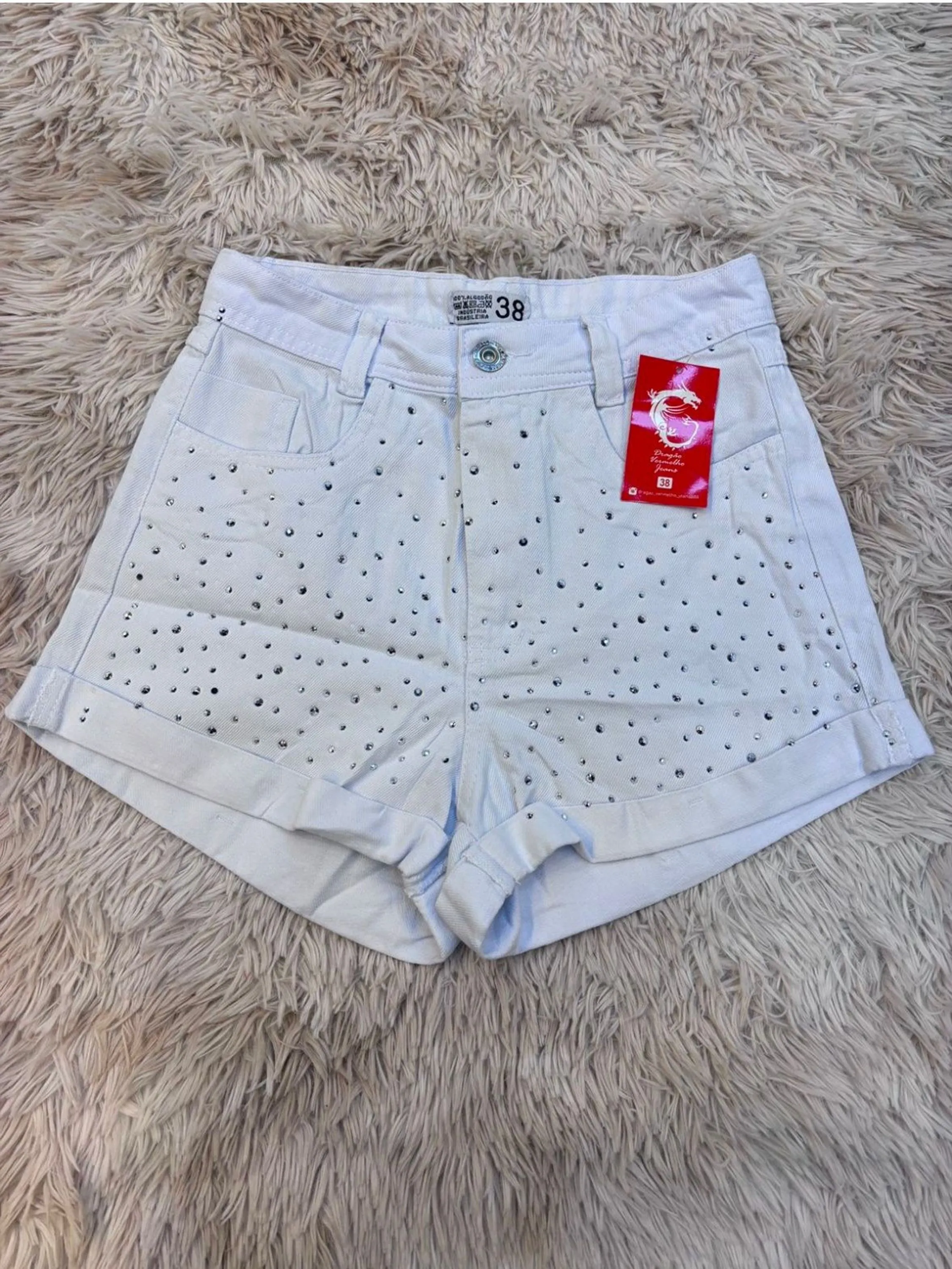 Shorts jeans com pedra feminina