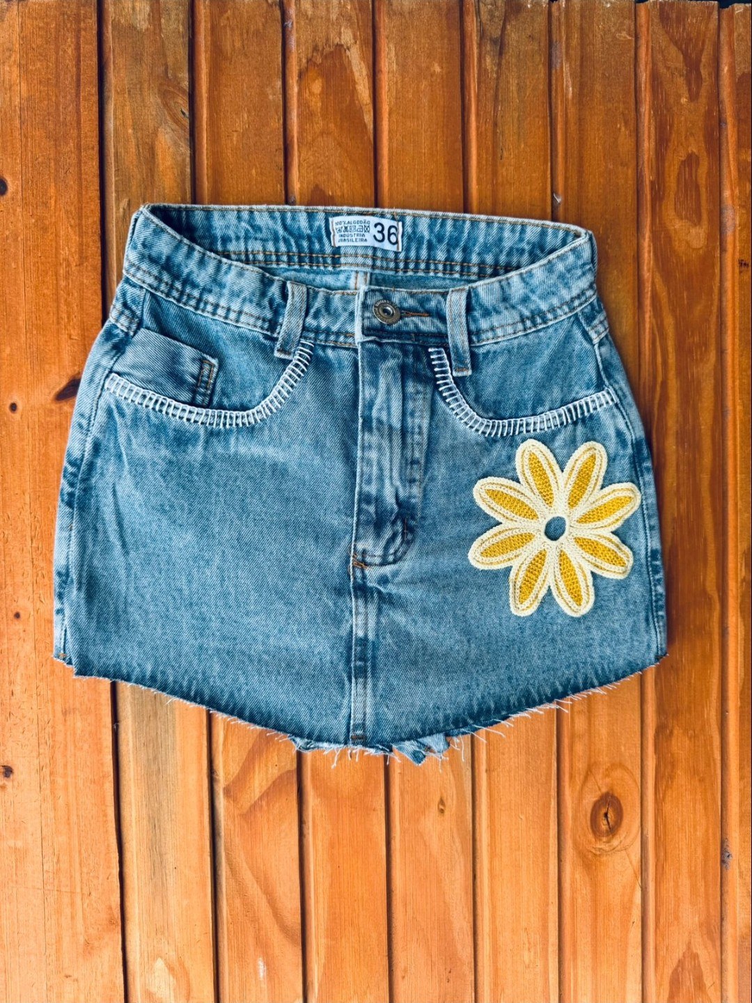 Short saia jeans com croche feminina