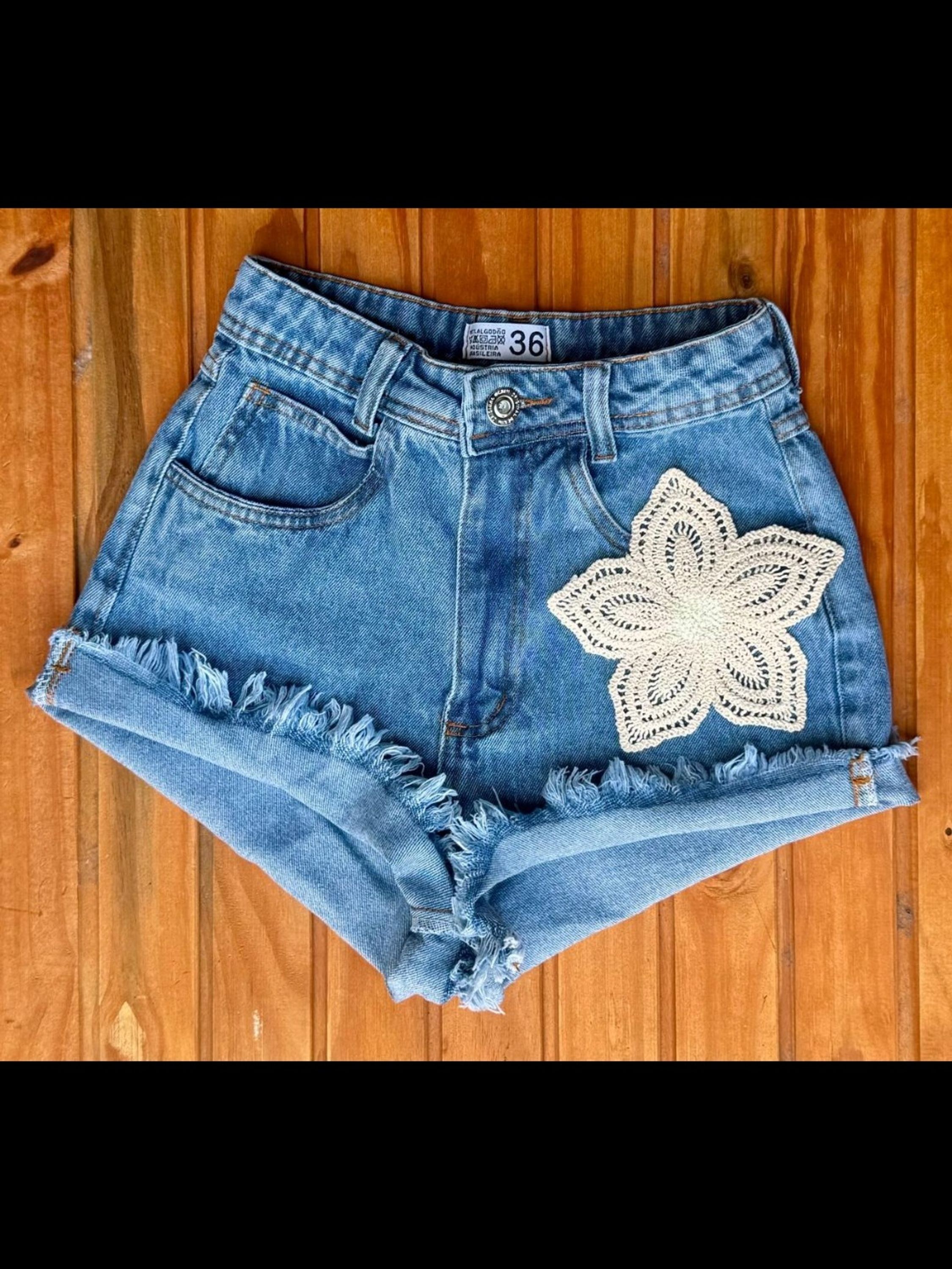 Short jeans com croche feminina