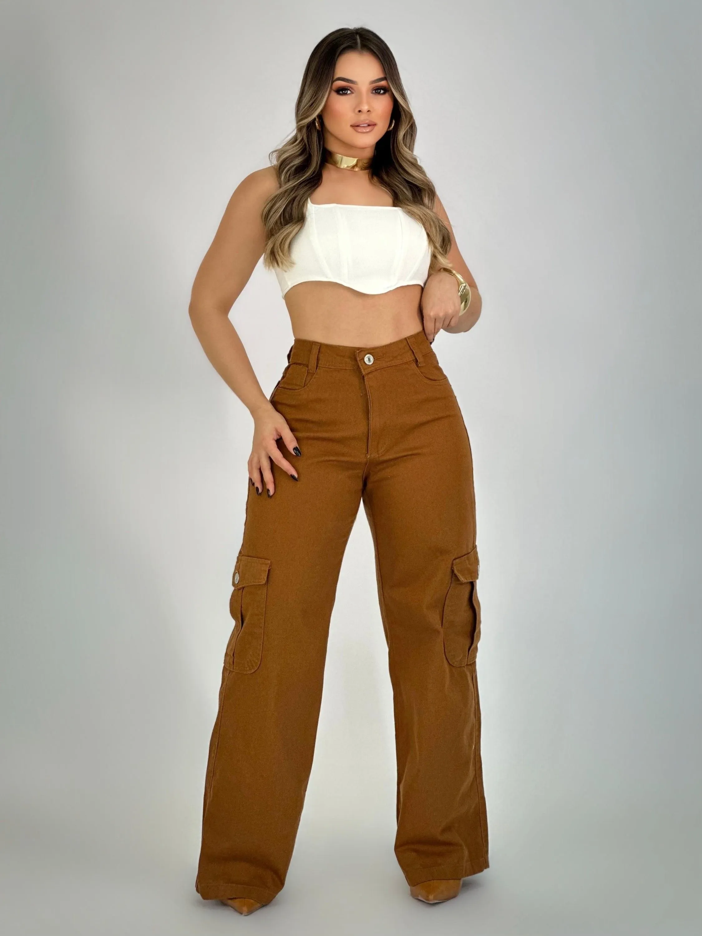 Calça jeans wide leg cargo feminina
