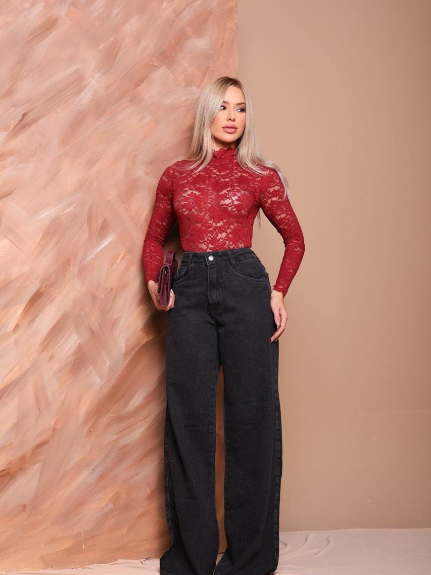 Calça jeans wide leg com pedra feminina