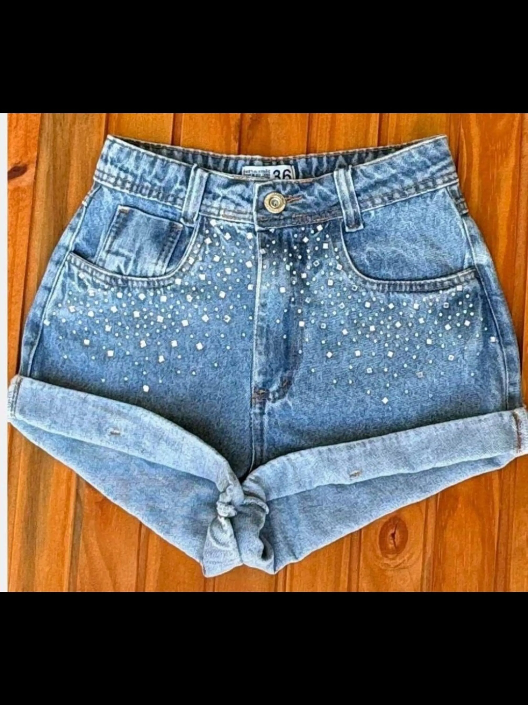 Short jeans com pedra feminina