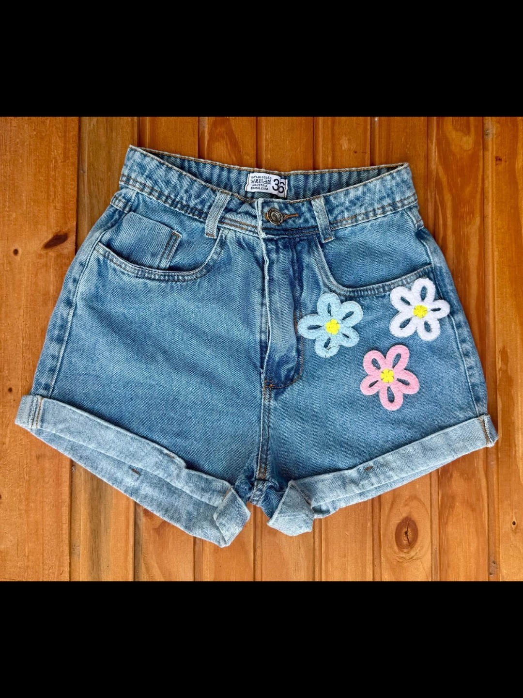 Short jeans com croche feminina
