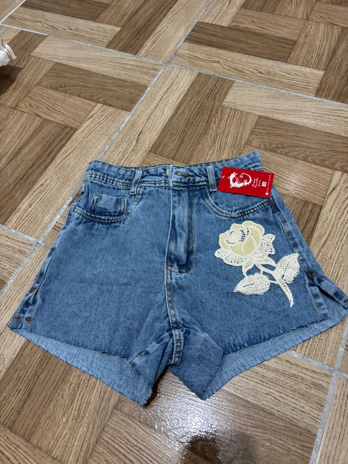 Short jeans com croche feminina